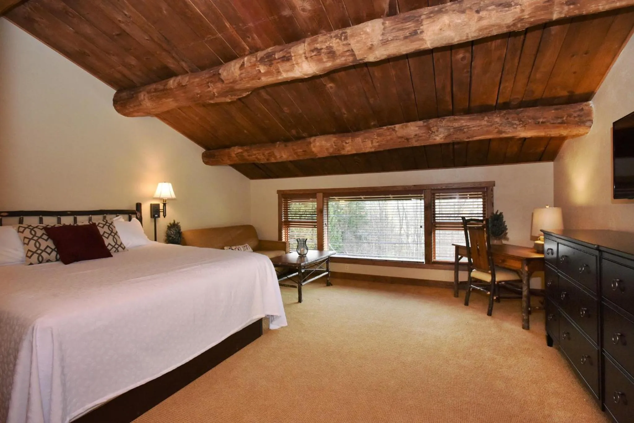 Photo of the whole room, Bed in Seven Springs Resort Properties