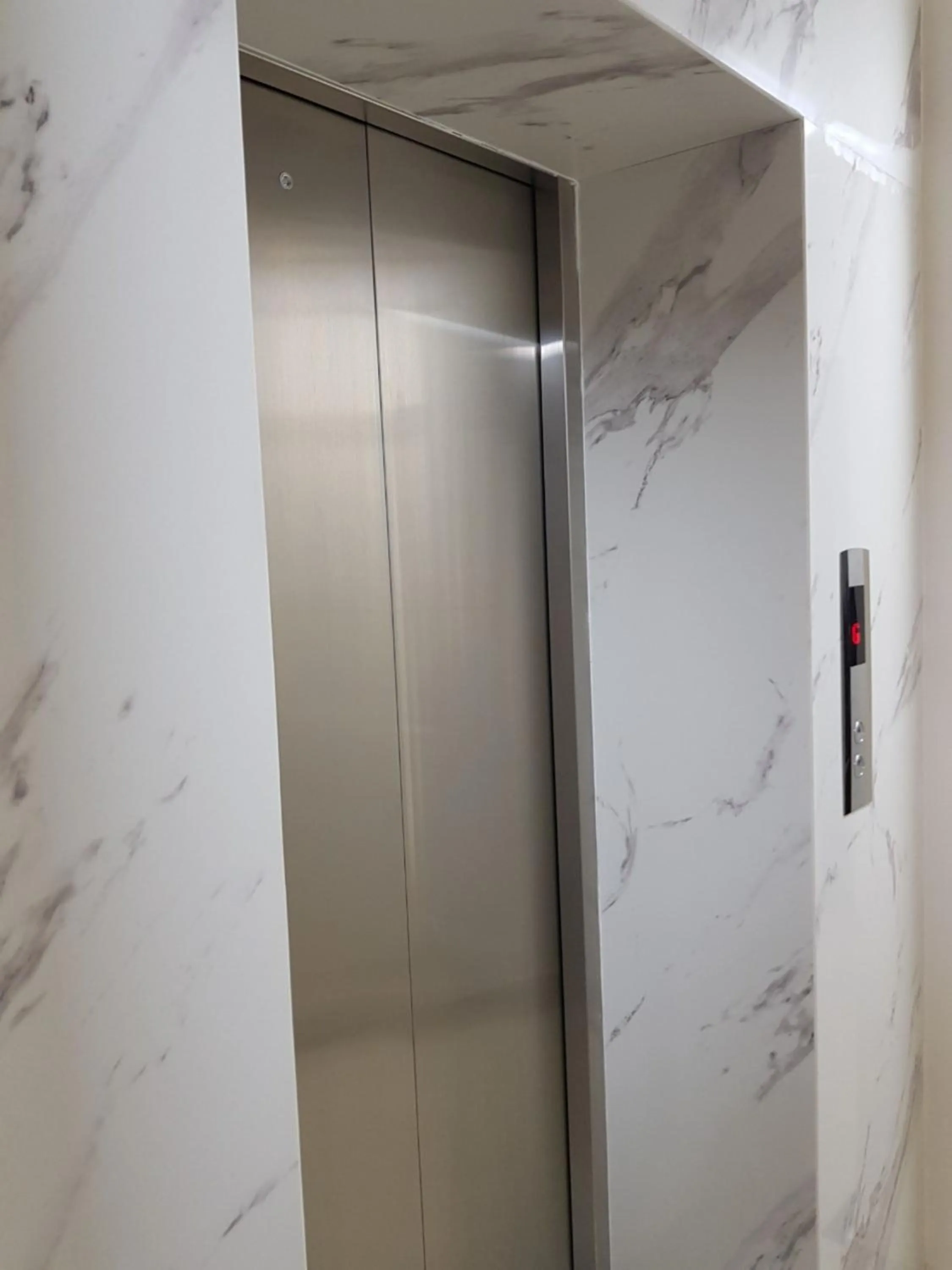 elevator in Hong Vinh Hotel