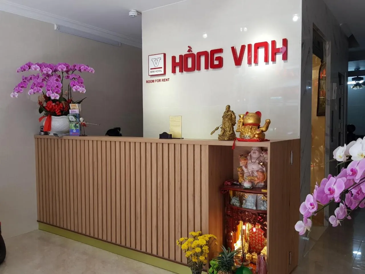 Property logo or sign in Hong Vinh Hotel