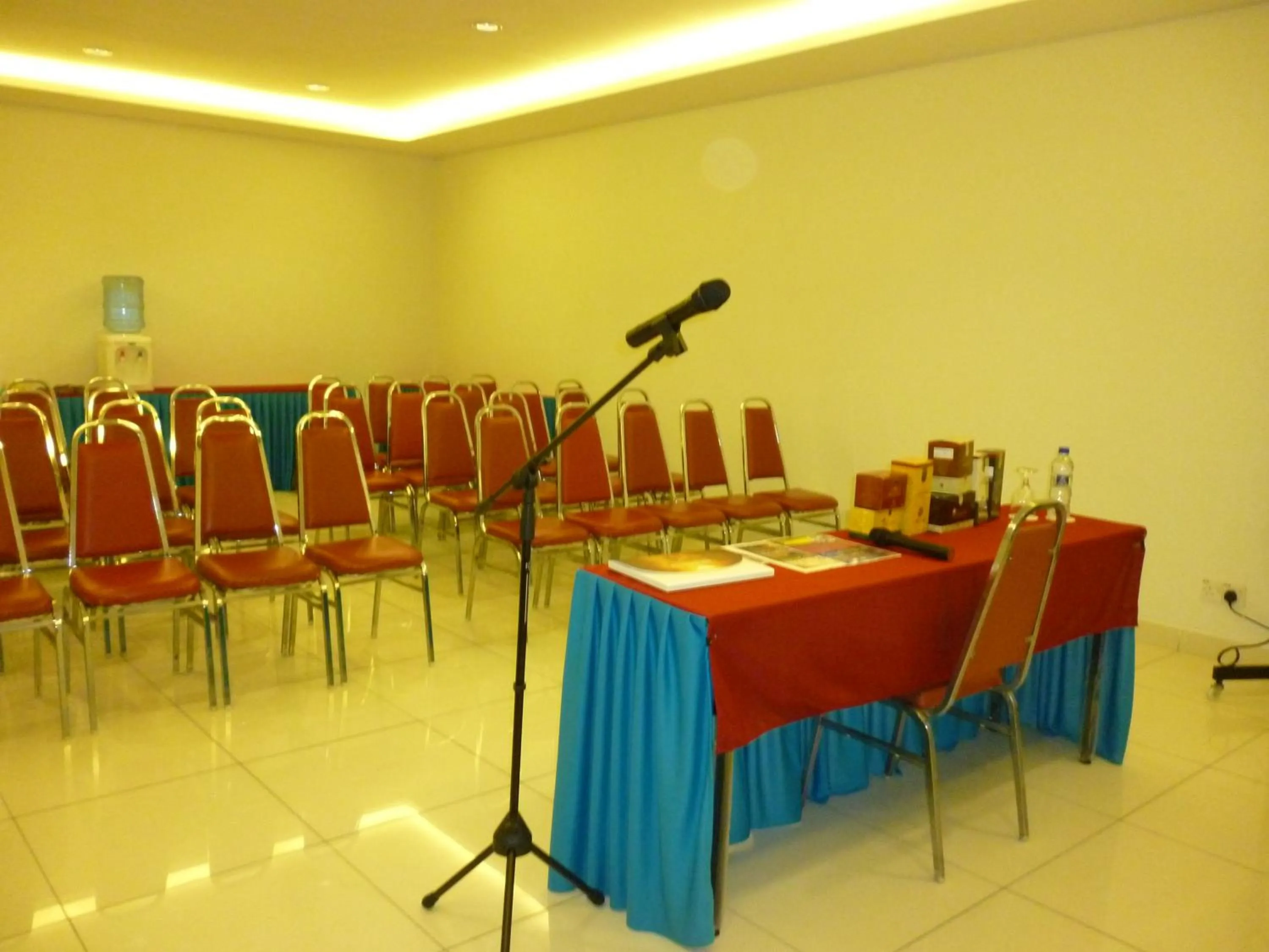 Business facilities in G Six Hotel