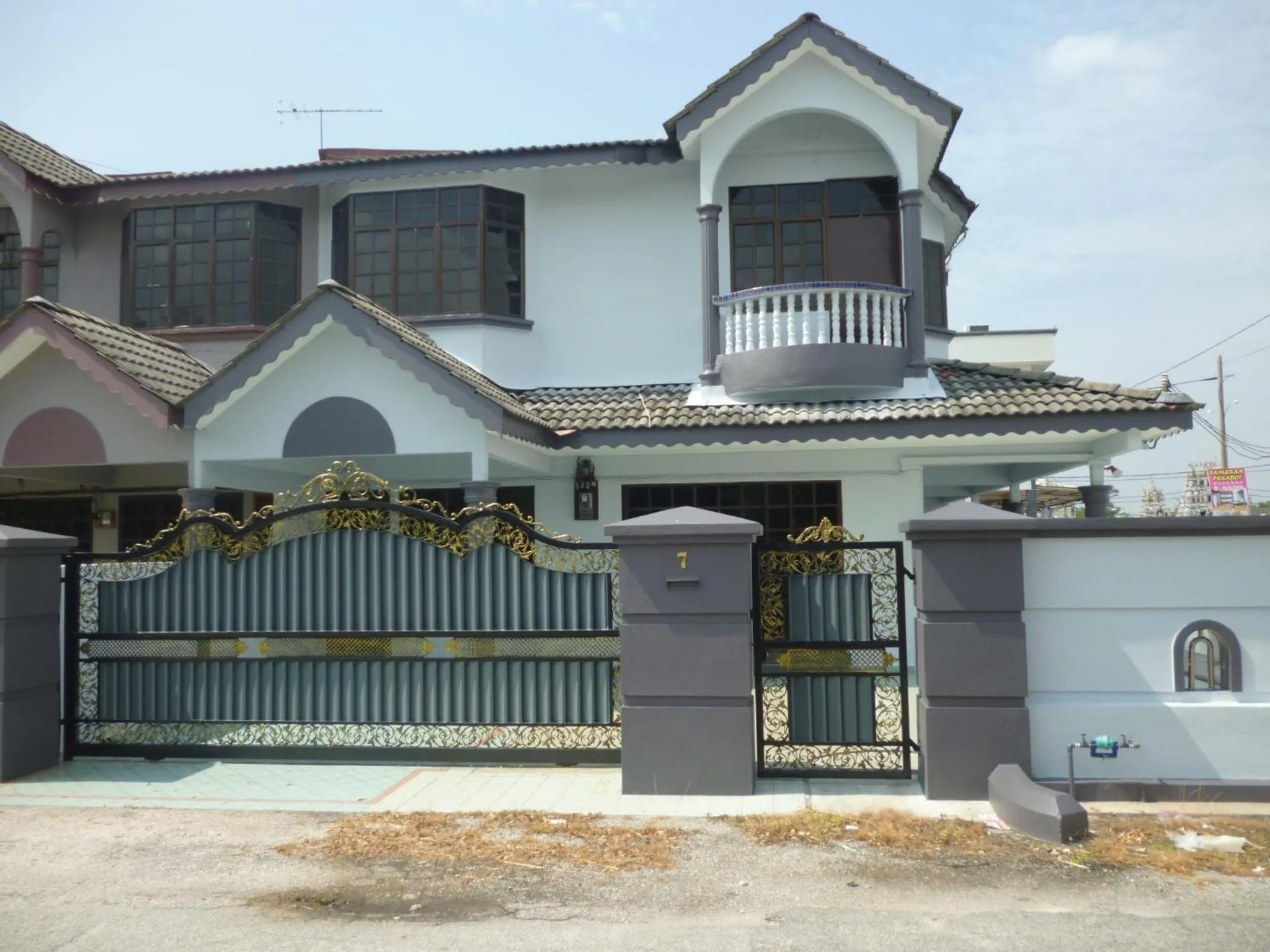 Facade/entrance in G Six Hotel