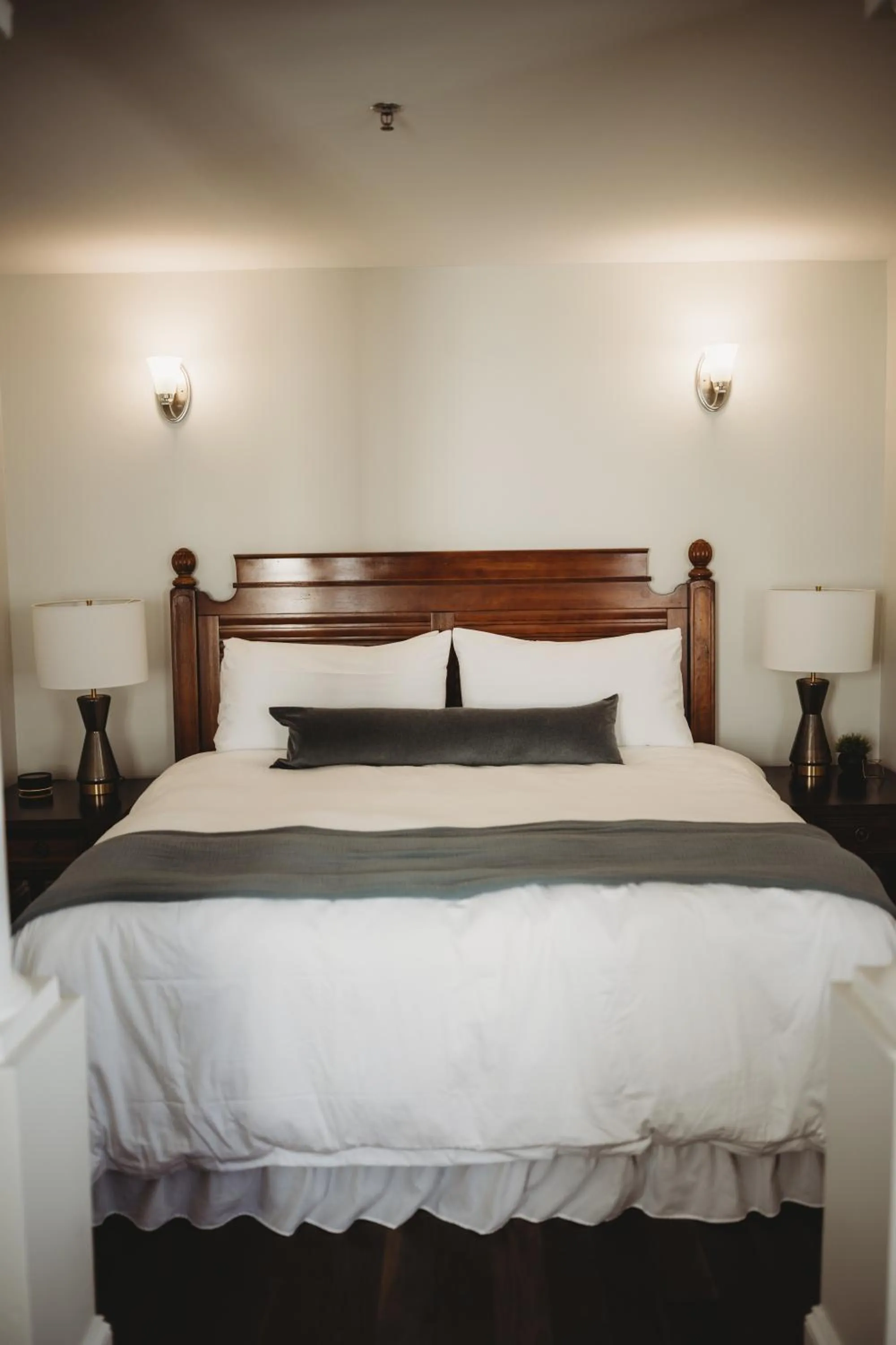 Bed in The Jefferson Inn