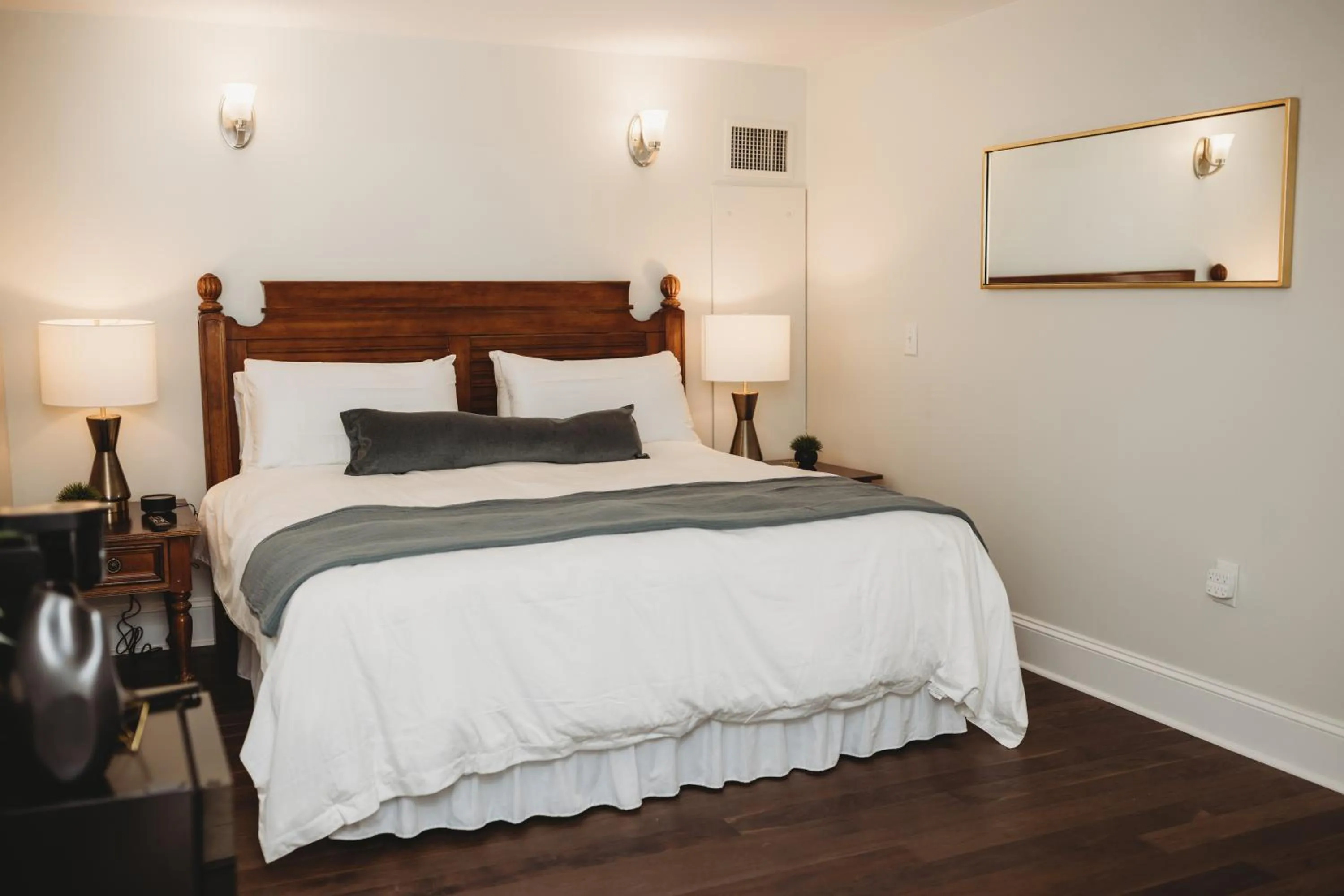 Bed in The Jefferson Inn