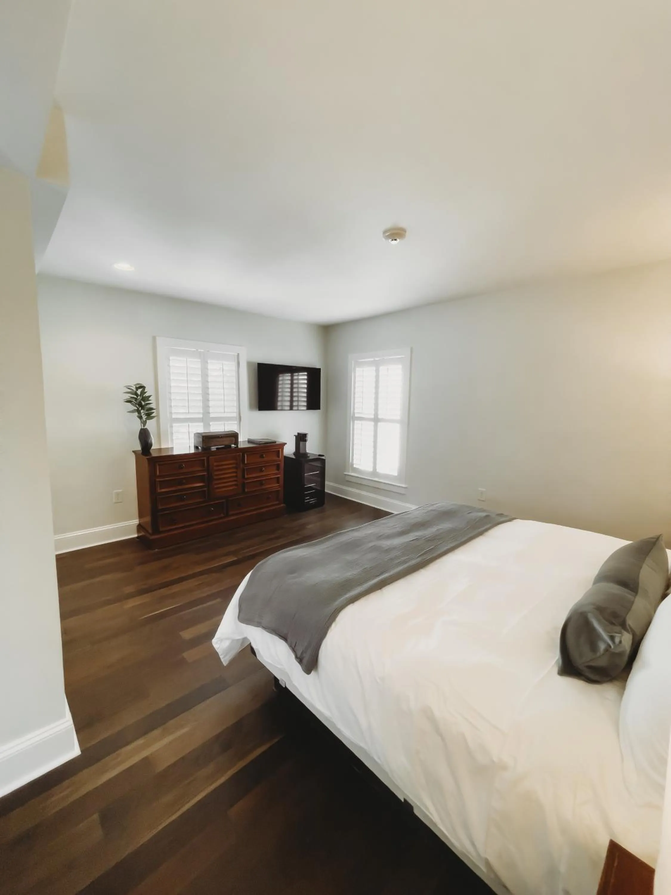 Bed in The Jefferson Inn