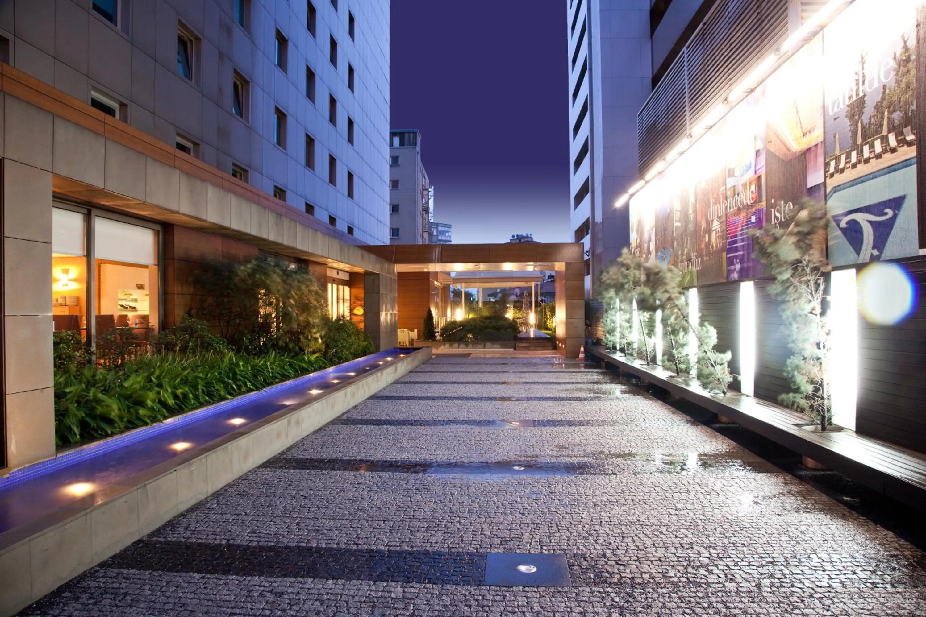 Facade/entrance in Divan Istanbul City