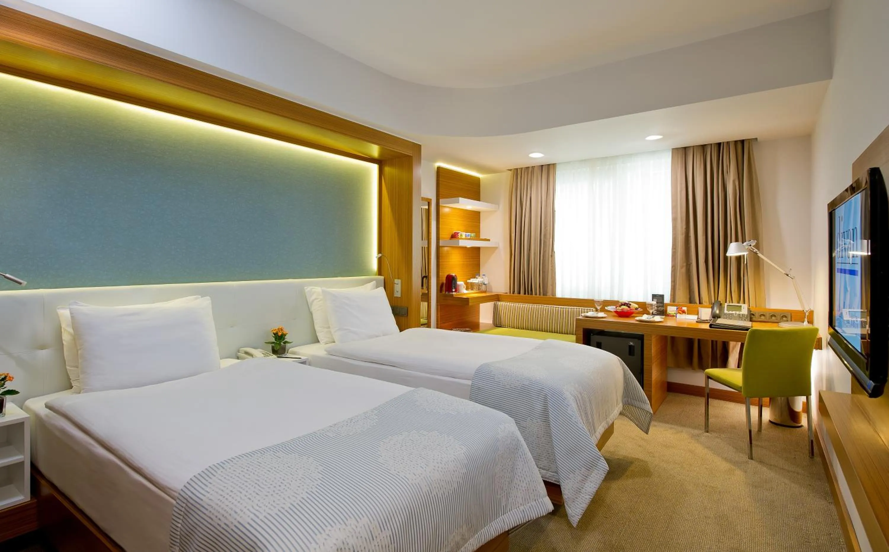 Photo of the whole room, Bed in Divan Istanbul City