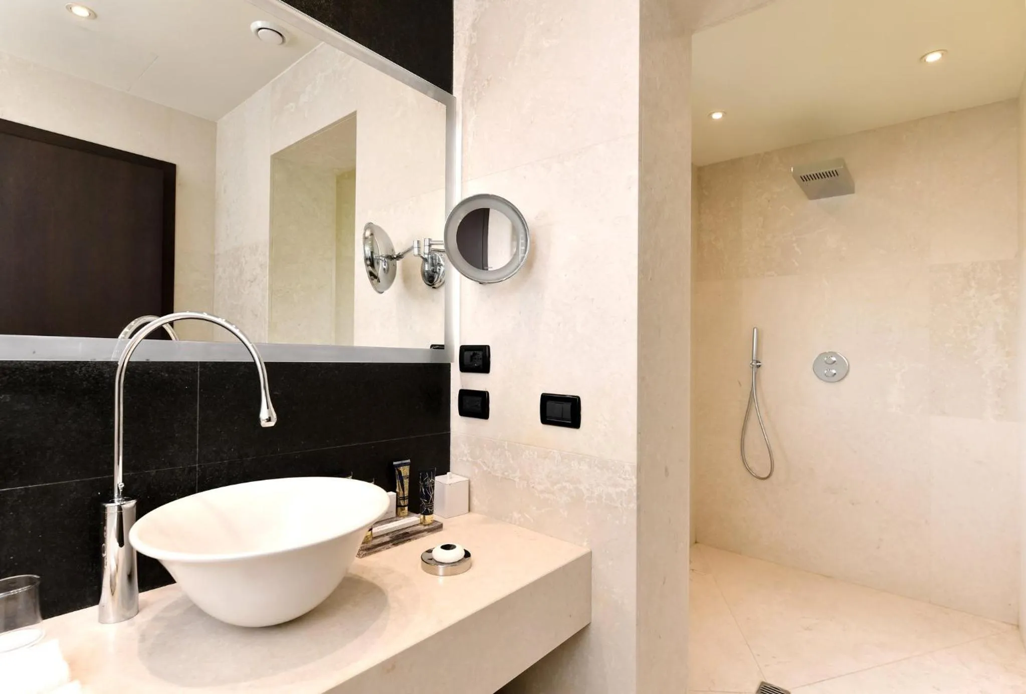 Bathroom in San Clemente Palace Venice