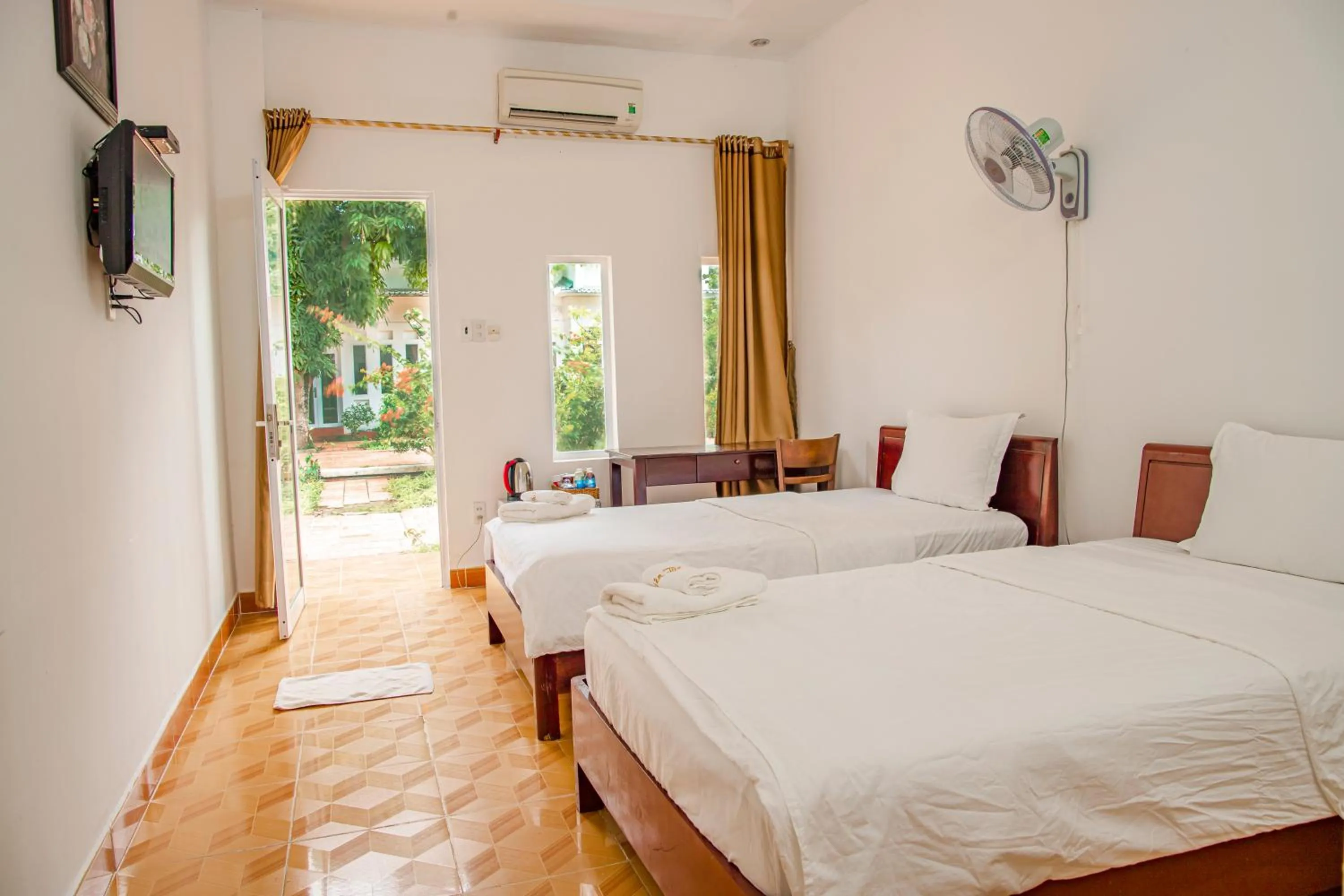 Photo of the whole room, Bed in Thiên Tân Hotel