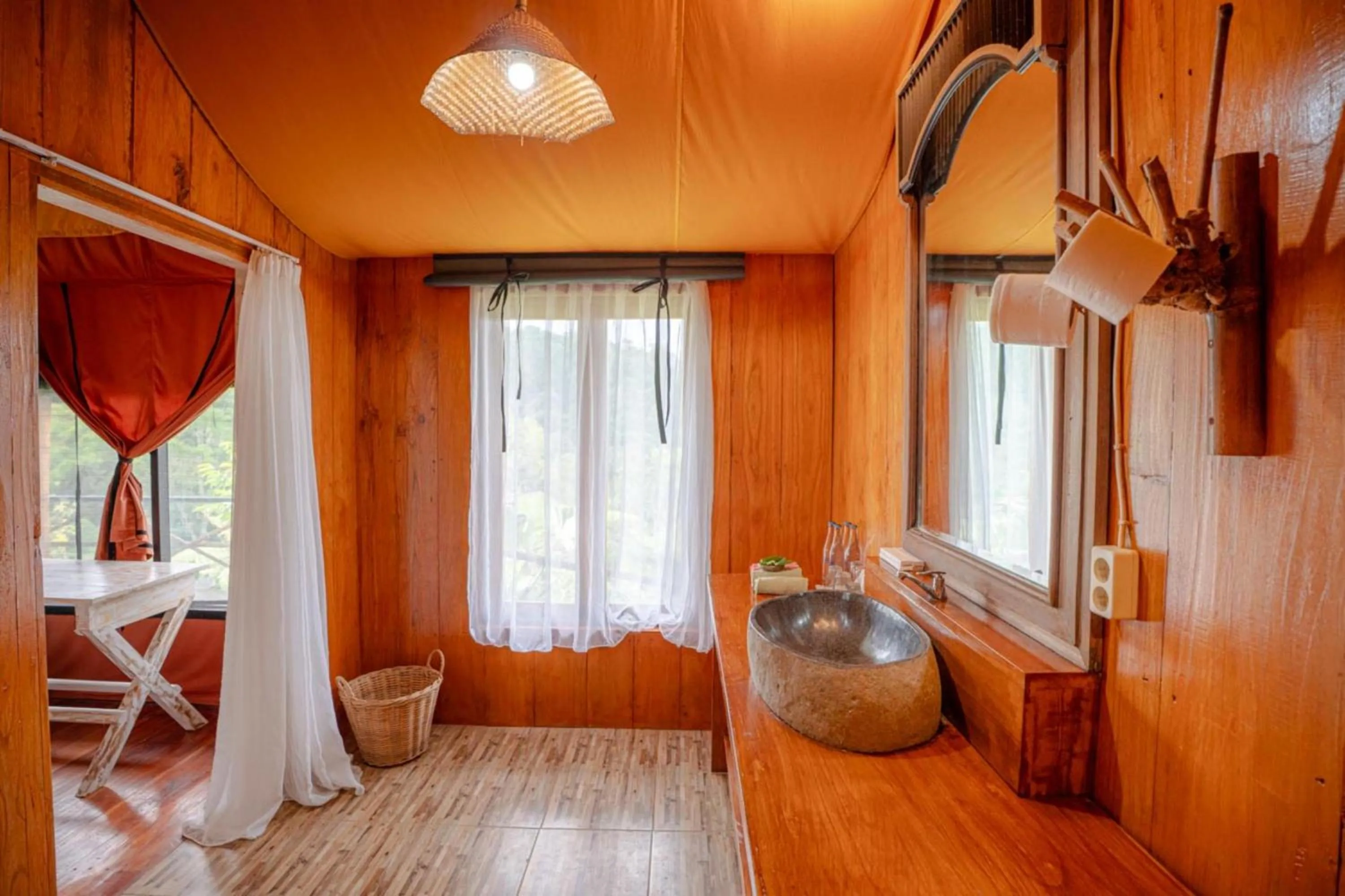 Bathroom, Bed in Sang Giri Mountain Tent Resort