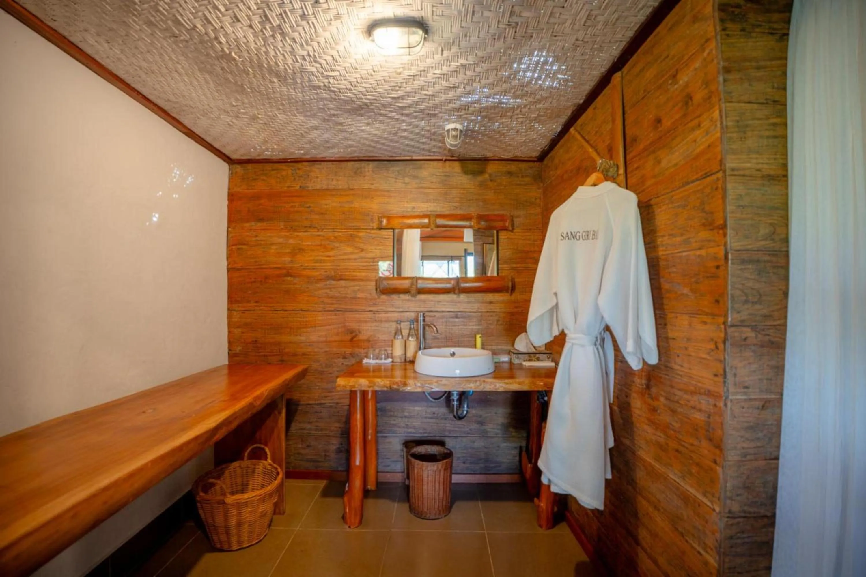Bathroom in Sang Giri Mountain Tent Resort