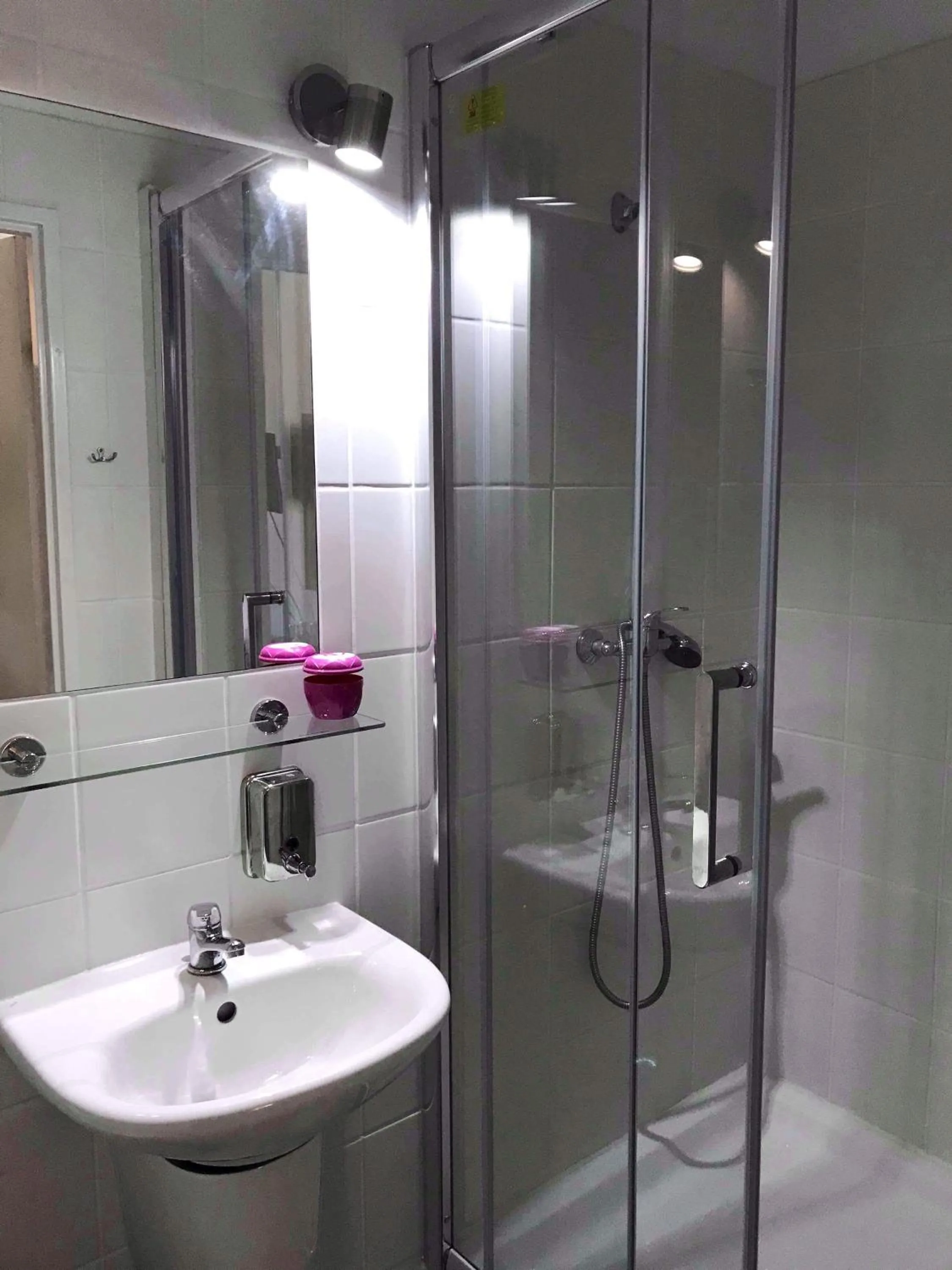 Shower in Willa Alfa