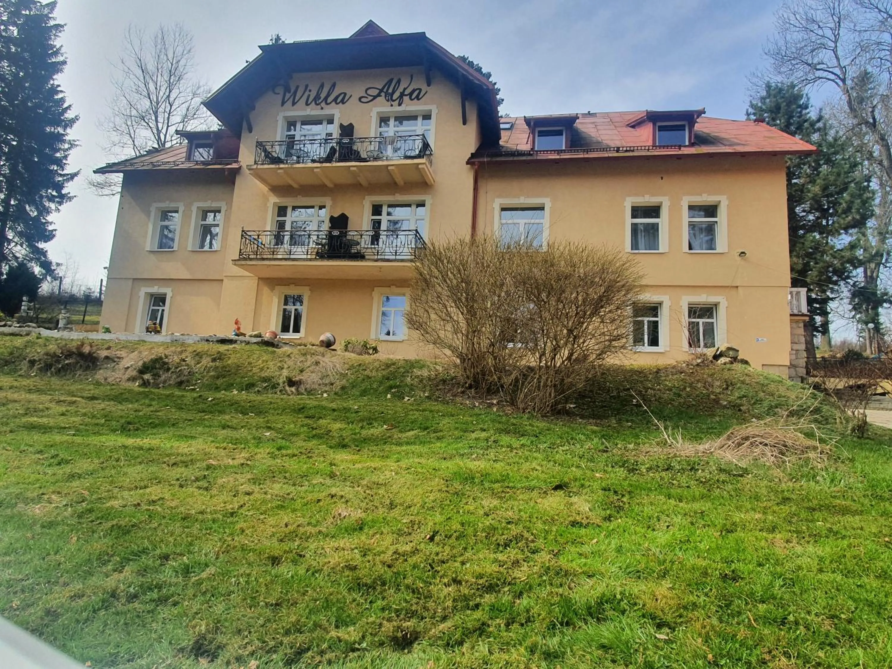 Property building in Willa Alfa