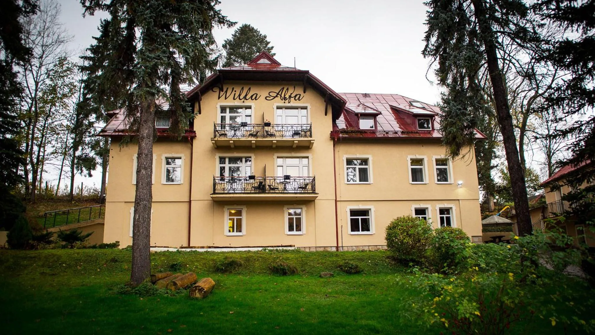 Property building in Willa Alfa