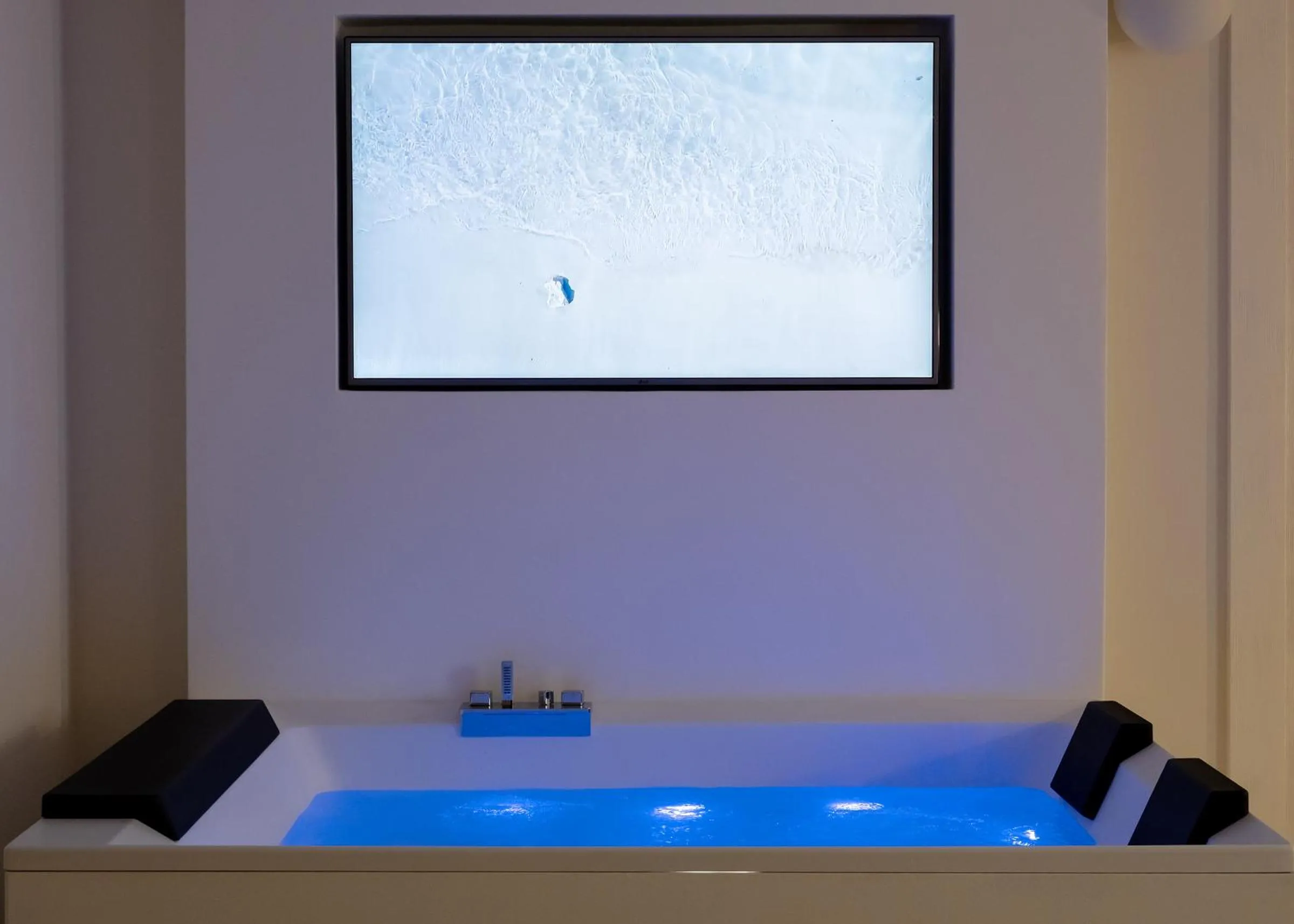 Hot Tub in Monteforte Suite & Spa