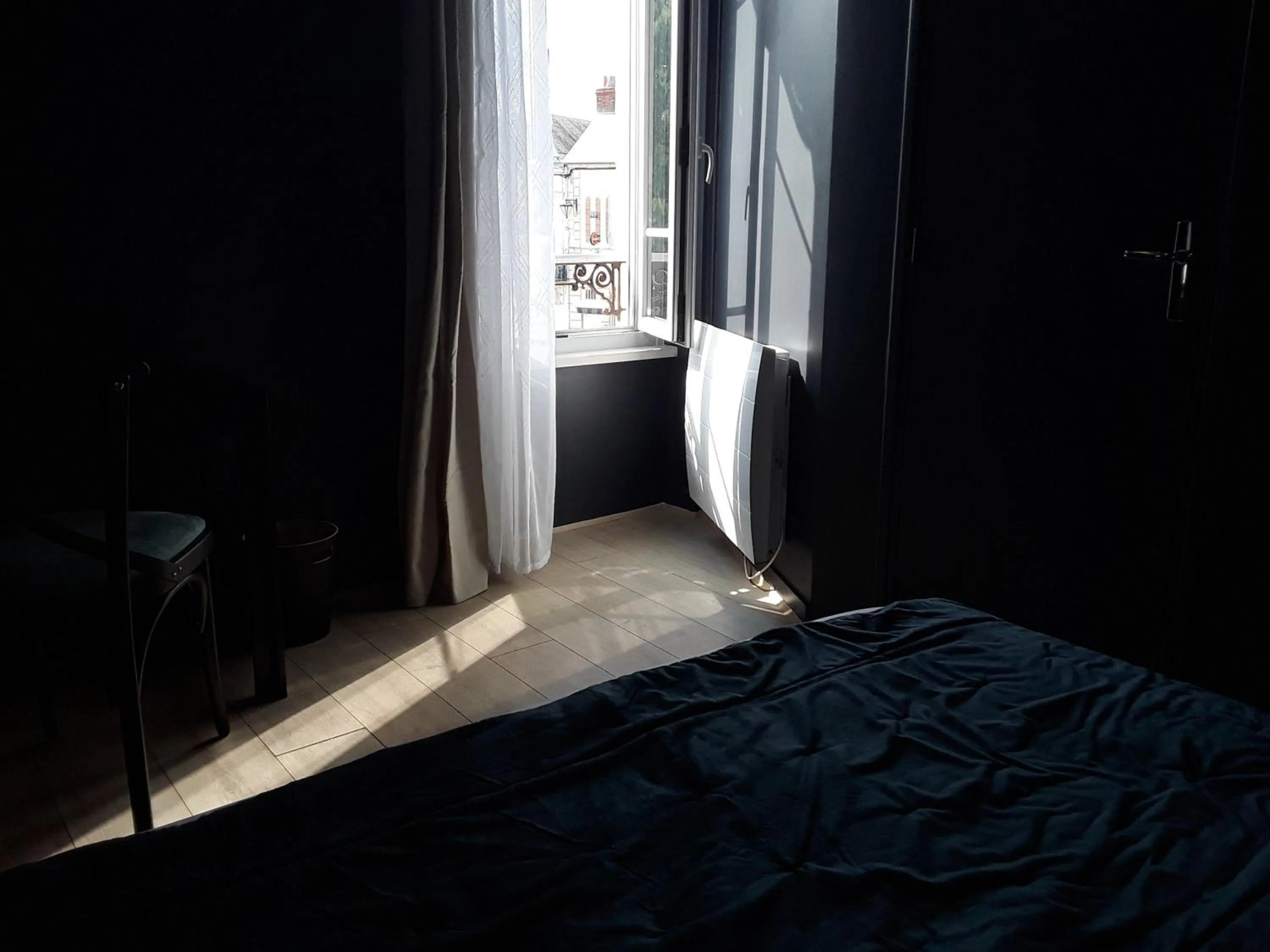 Photo of the whole room, Bed in La Pomme d'Or