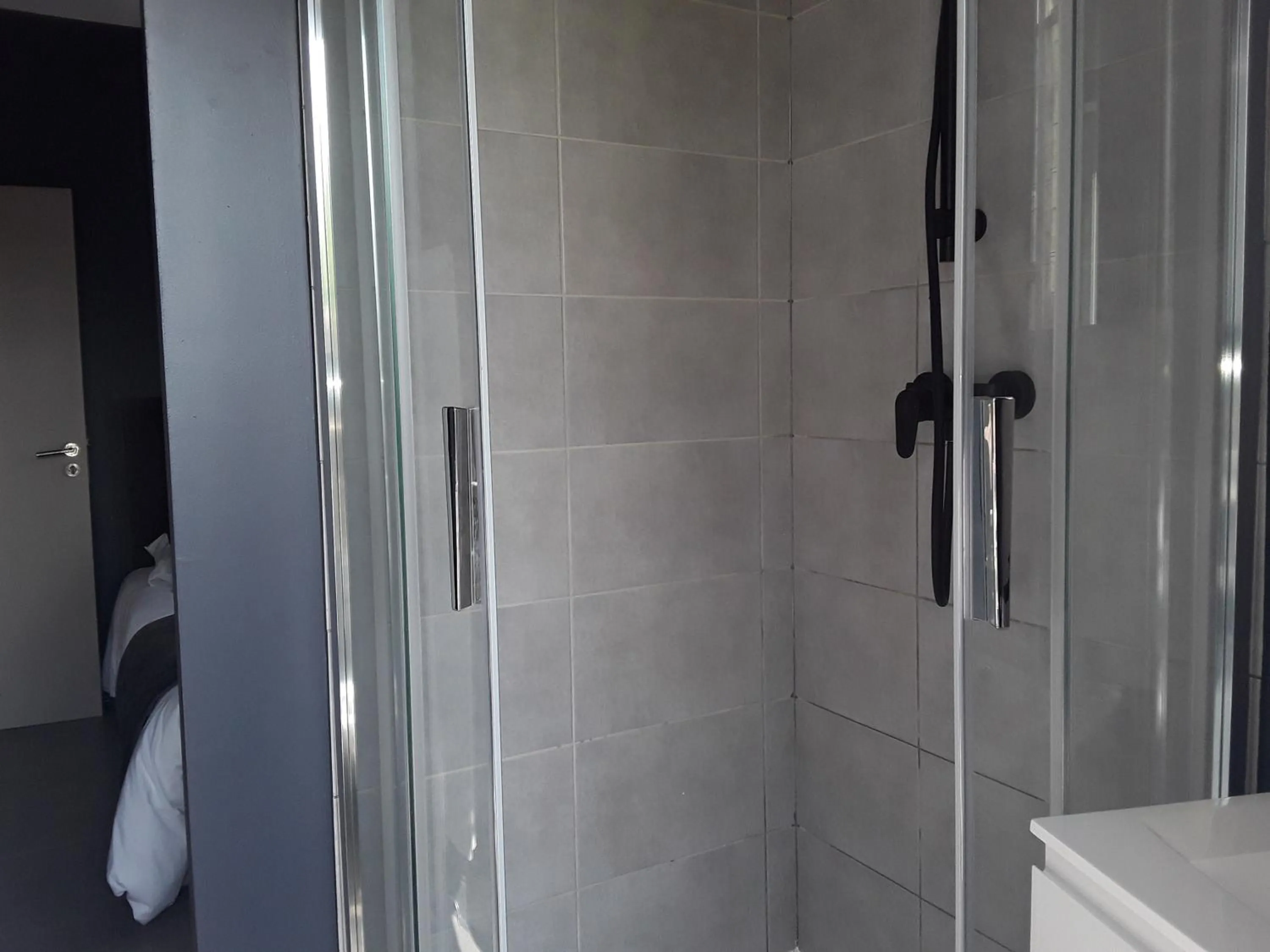 Bathroom in La Pomme d'Or