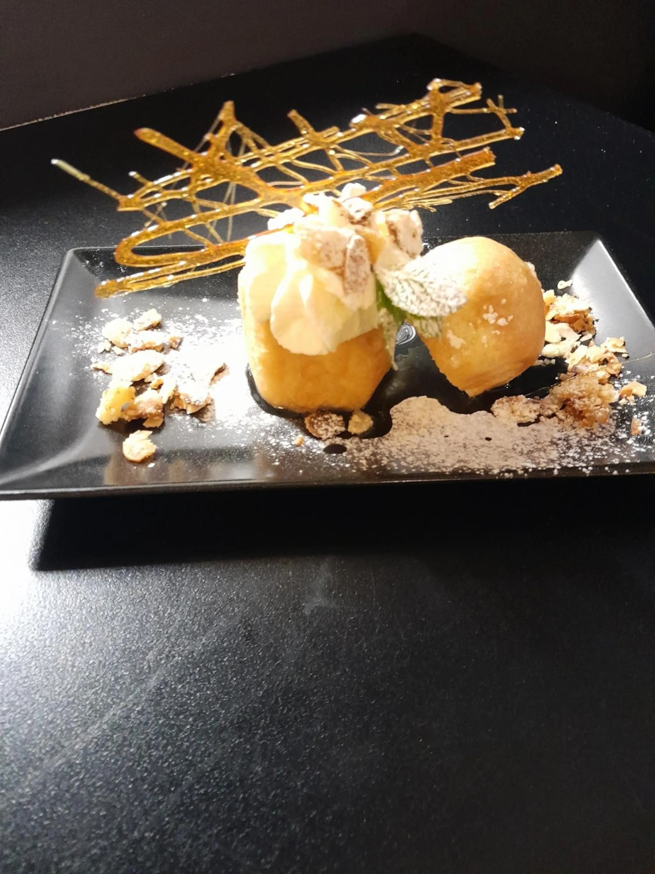 Restaurant/places to eat in La Pomme d'Or