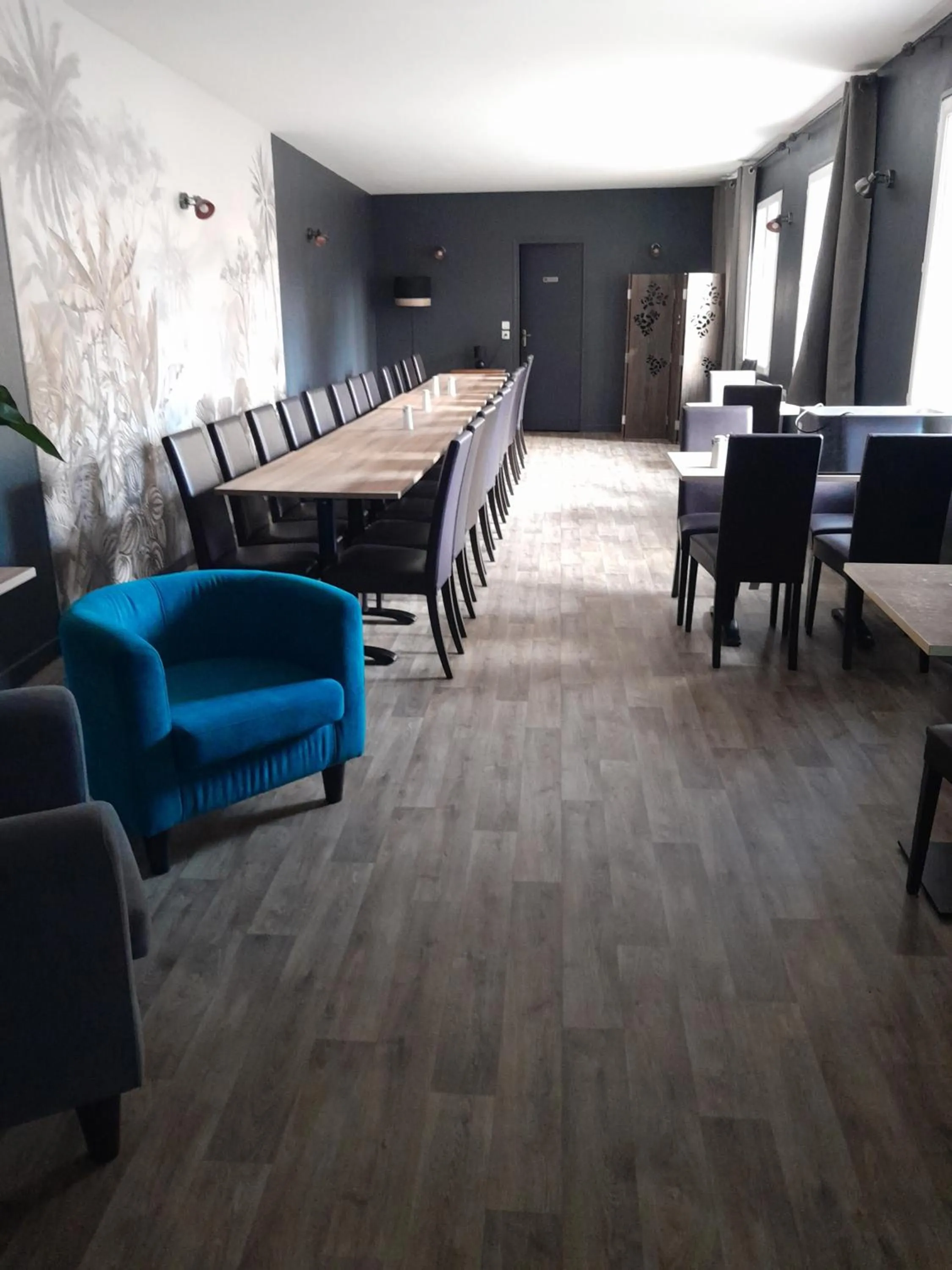 Restaurant/places to eat in La Pomme d'Or