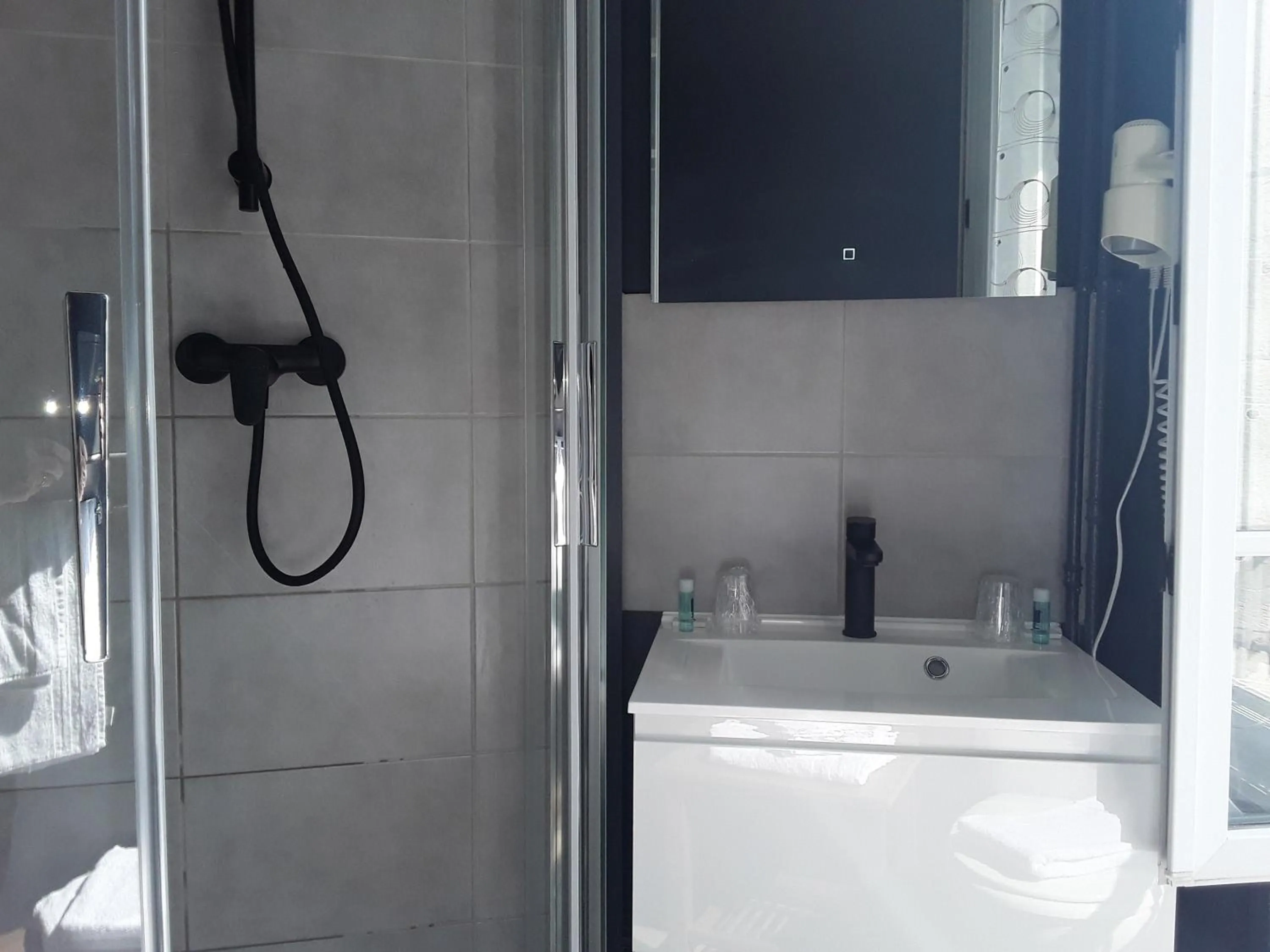 Bathroom in La Pomme d'Or