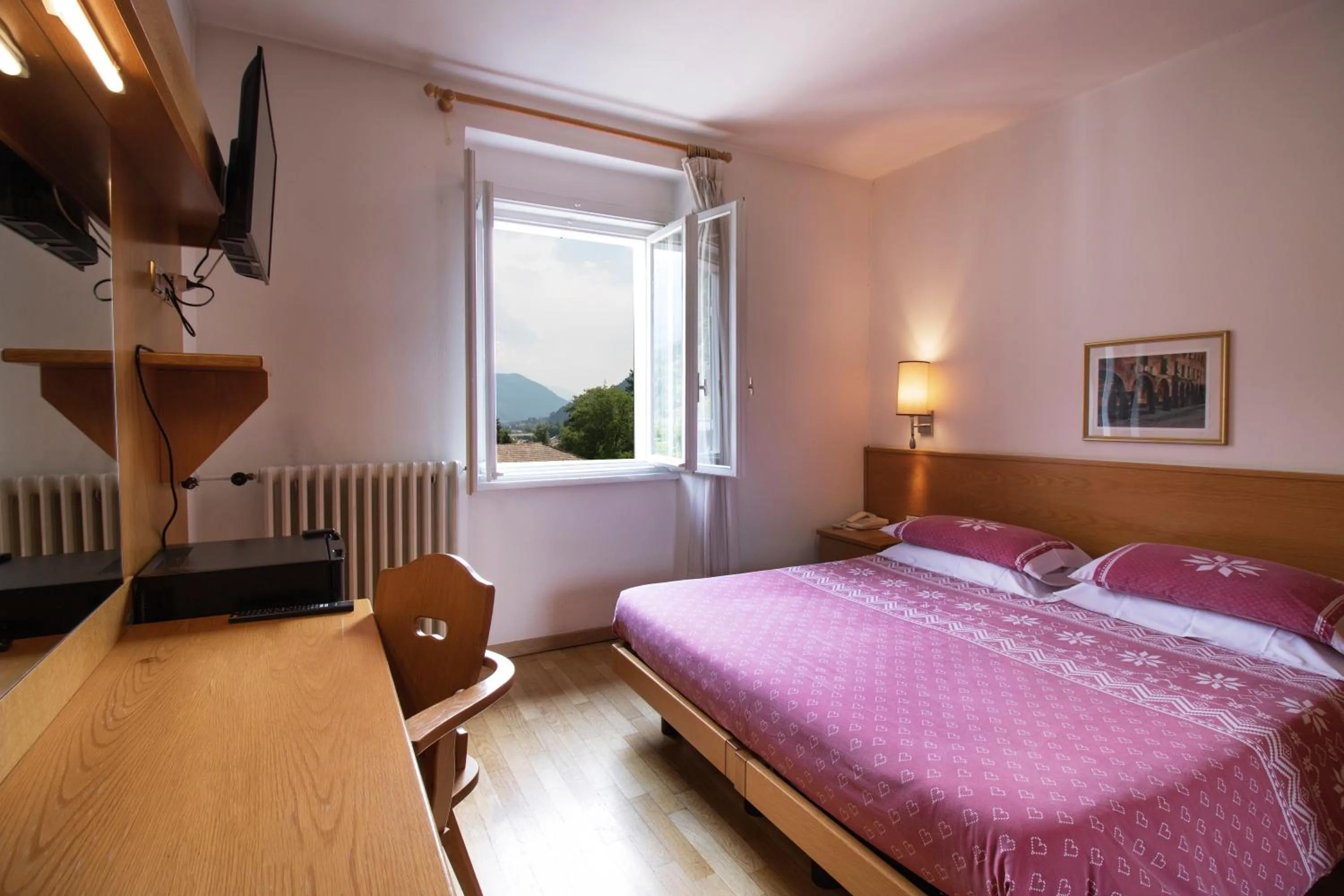 Bedroom, Bed in Hotel Pinzolo-Dolomiti