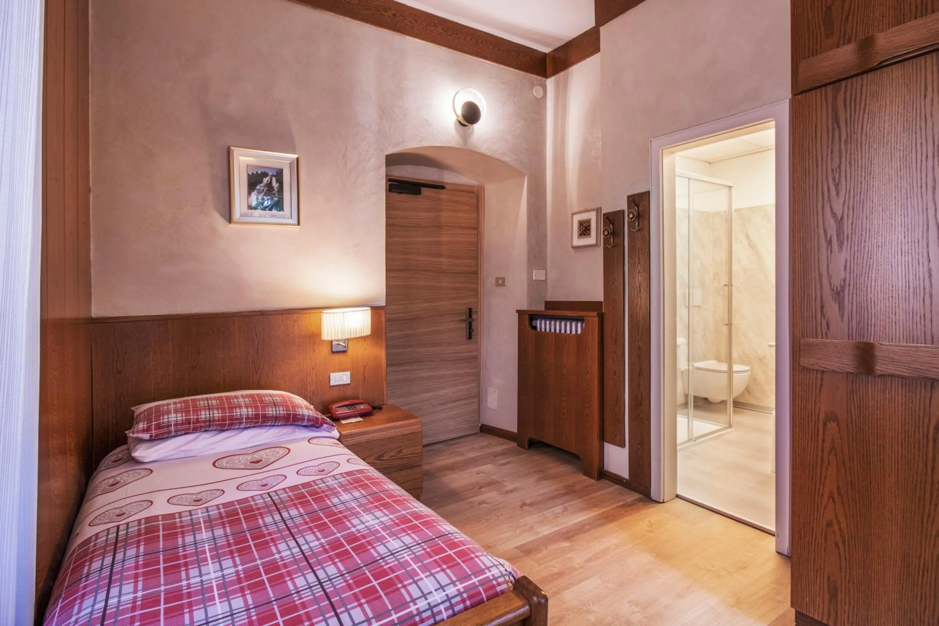 Bedroom, Bed in Hotel Pinzolo-Dolomiti
