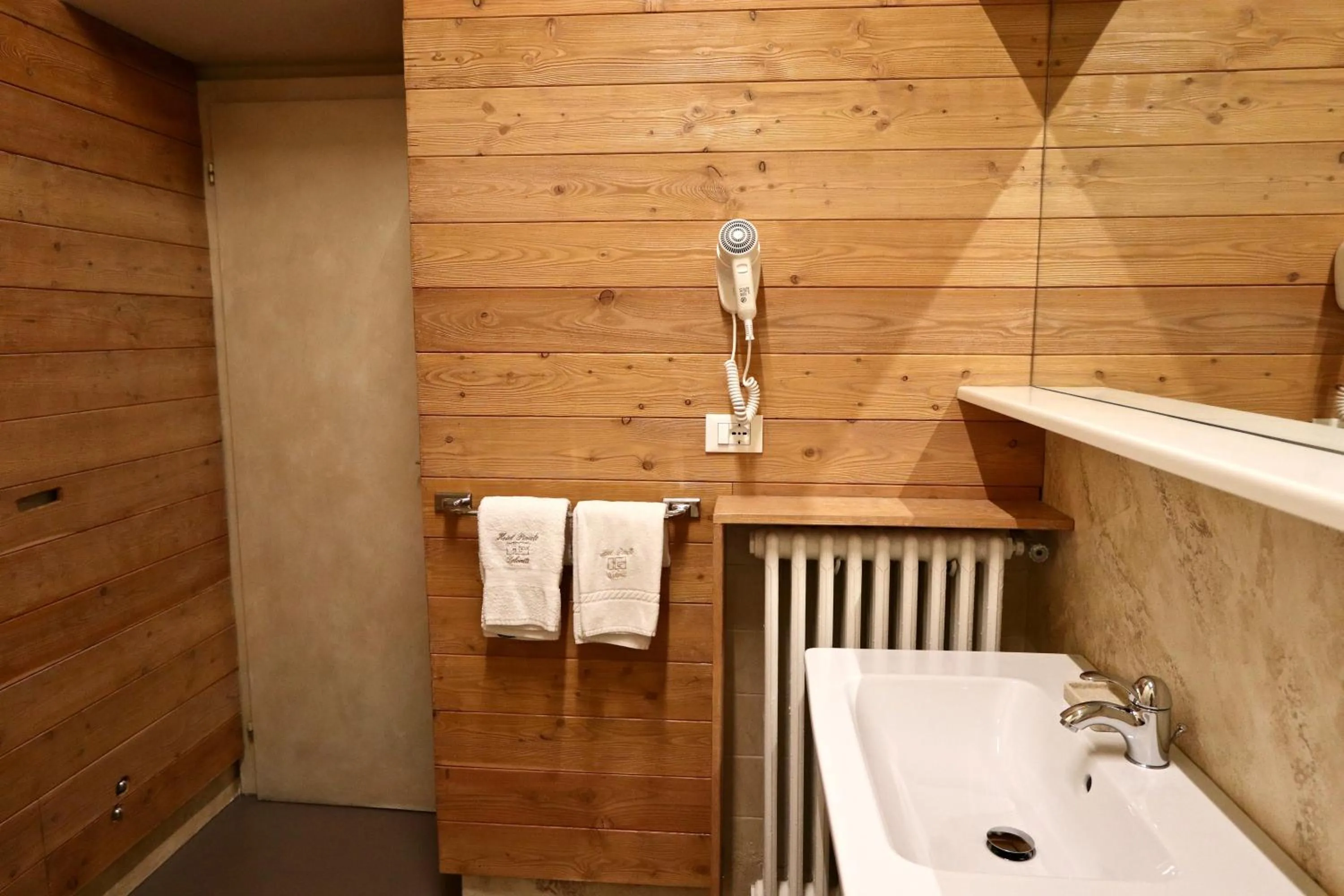 Bathroom in Hotel Pinzolo-Dolomiti