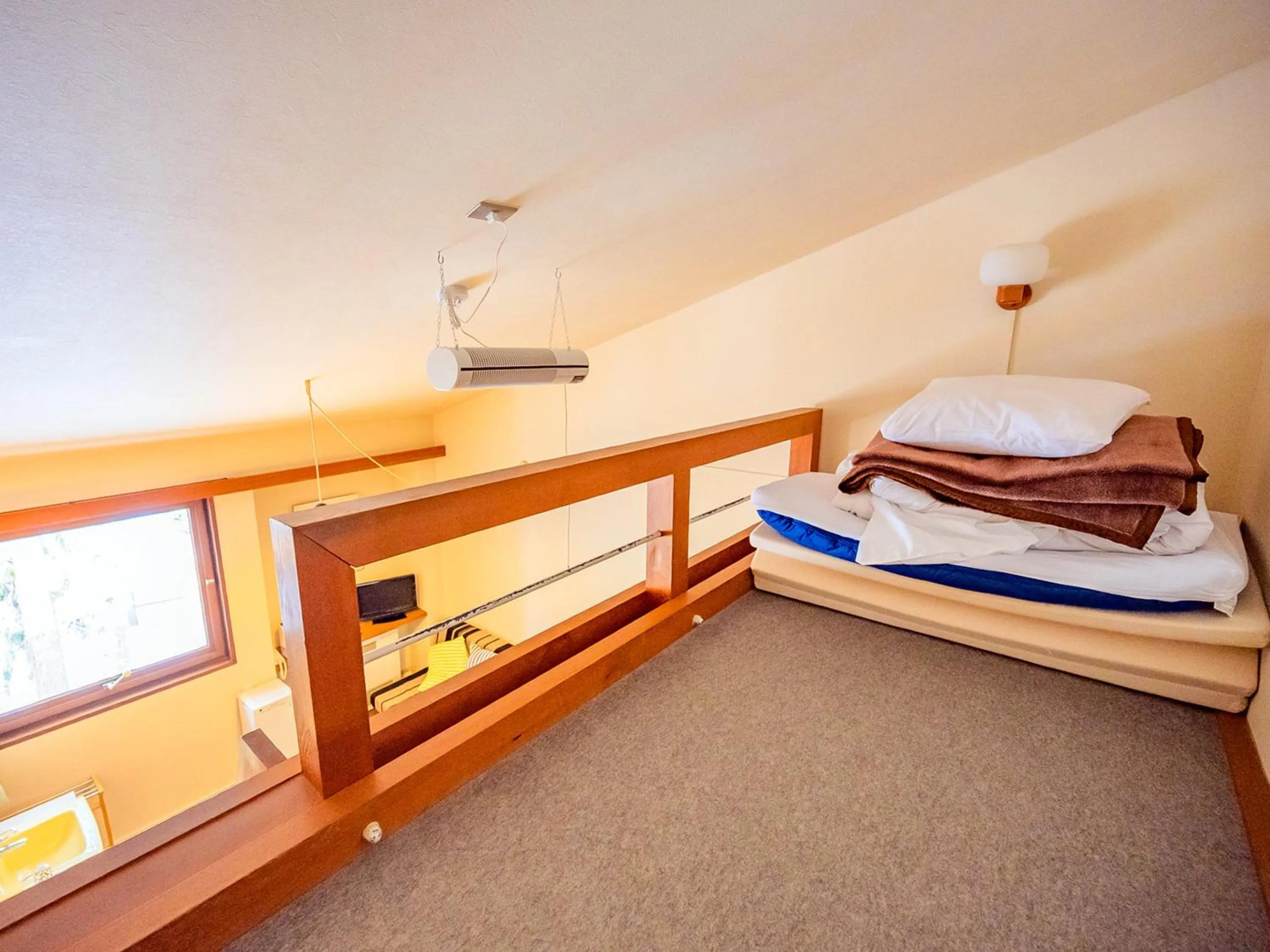 Photo of the whole room, Bed in Lodge Scole