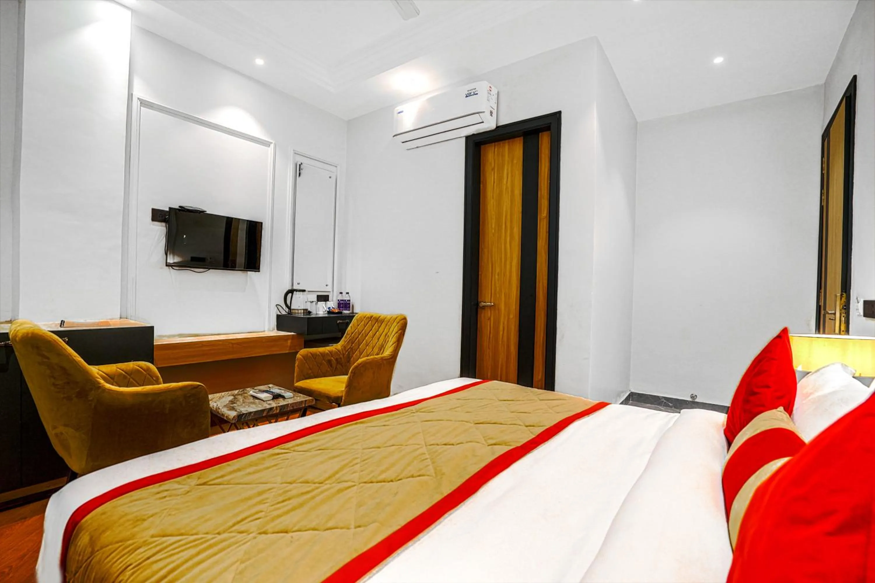 TV and multimedia, Bed in Hotel Grand Cabbana By Levelup Hotels