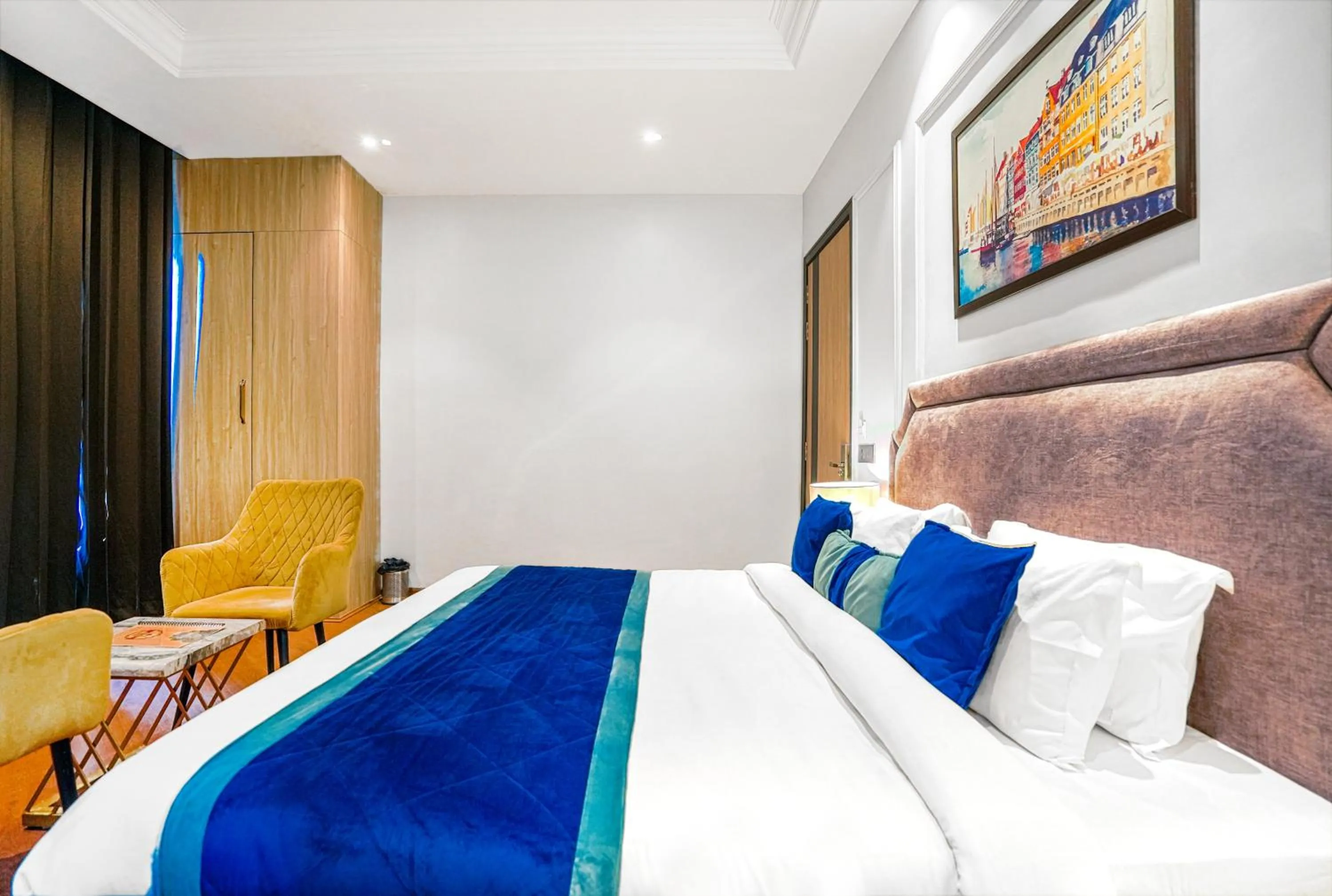 Living room, Bed in Hotel Grand Cabbana By Levelup Hotels