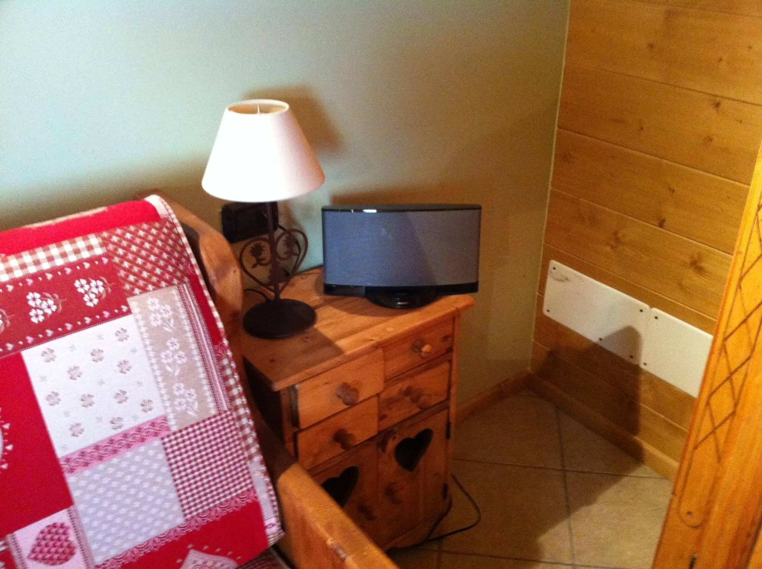 TV and multimedia in Hotel L'espoir