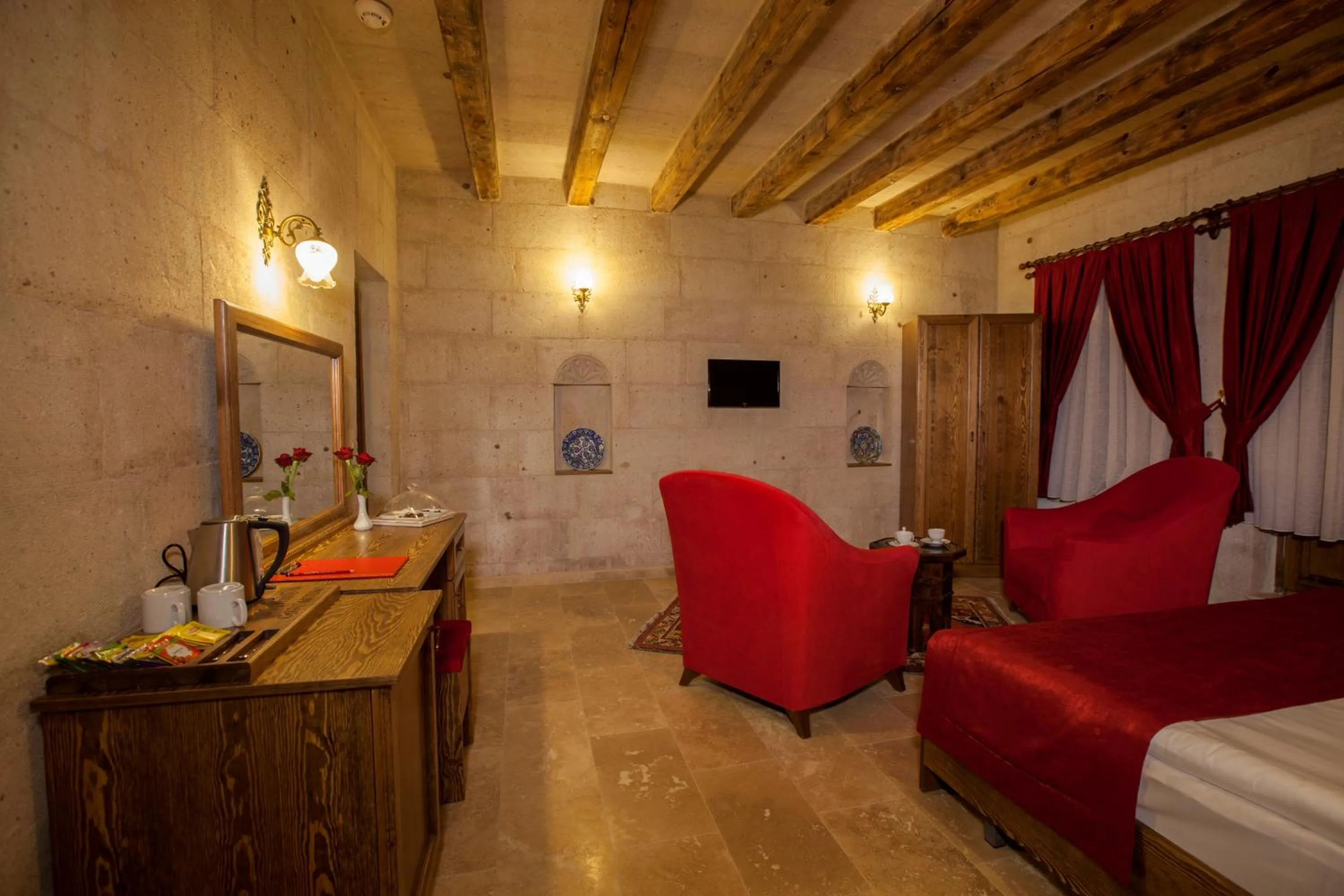 Photo of the whole room in Magic Cave House