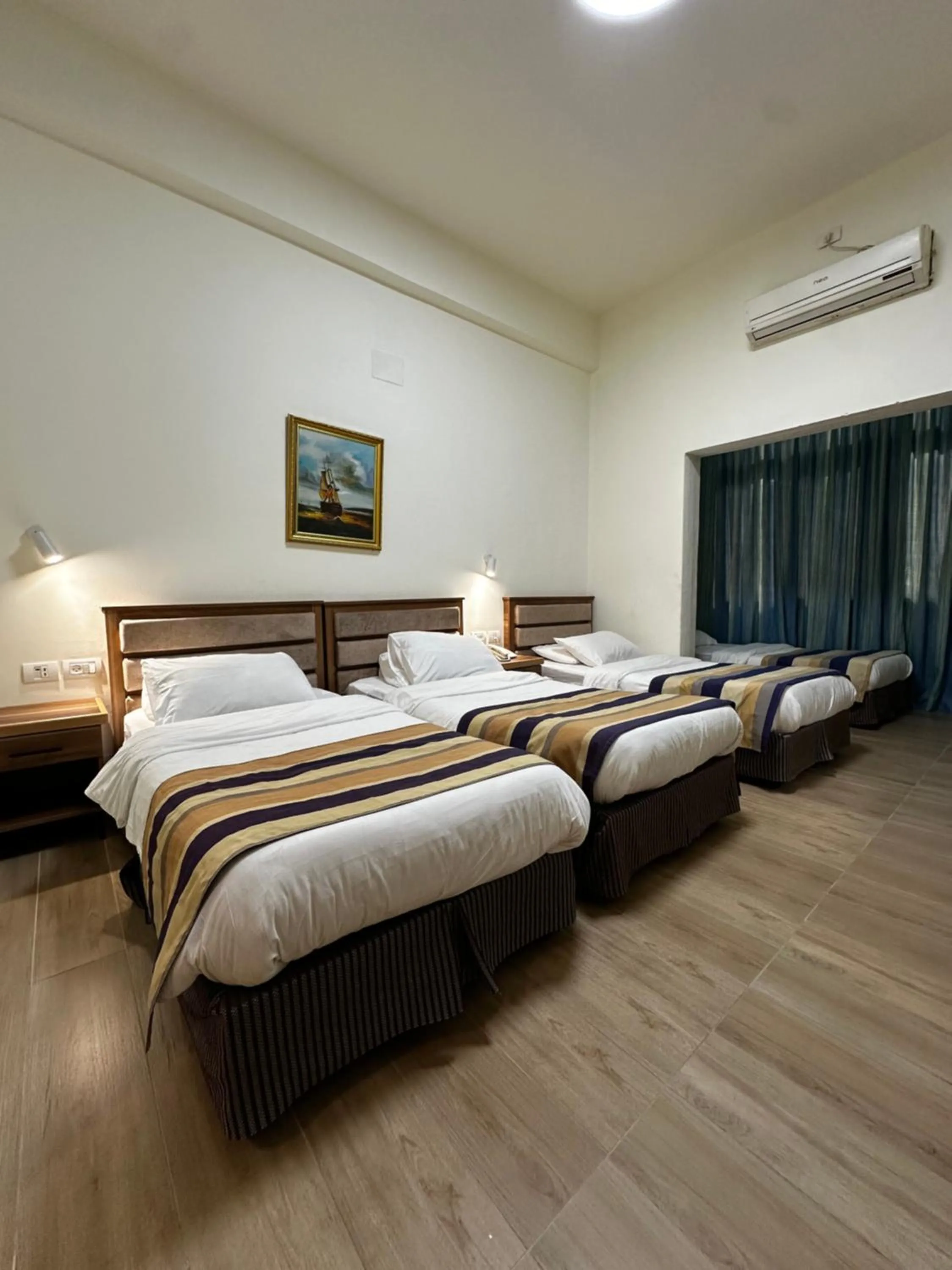 Bed in Shepherd Hotel