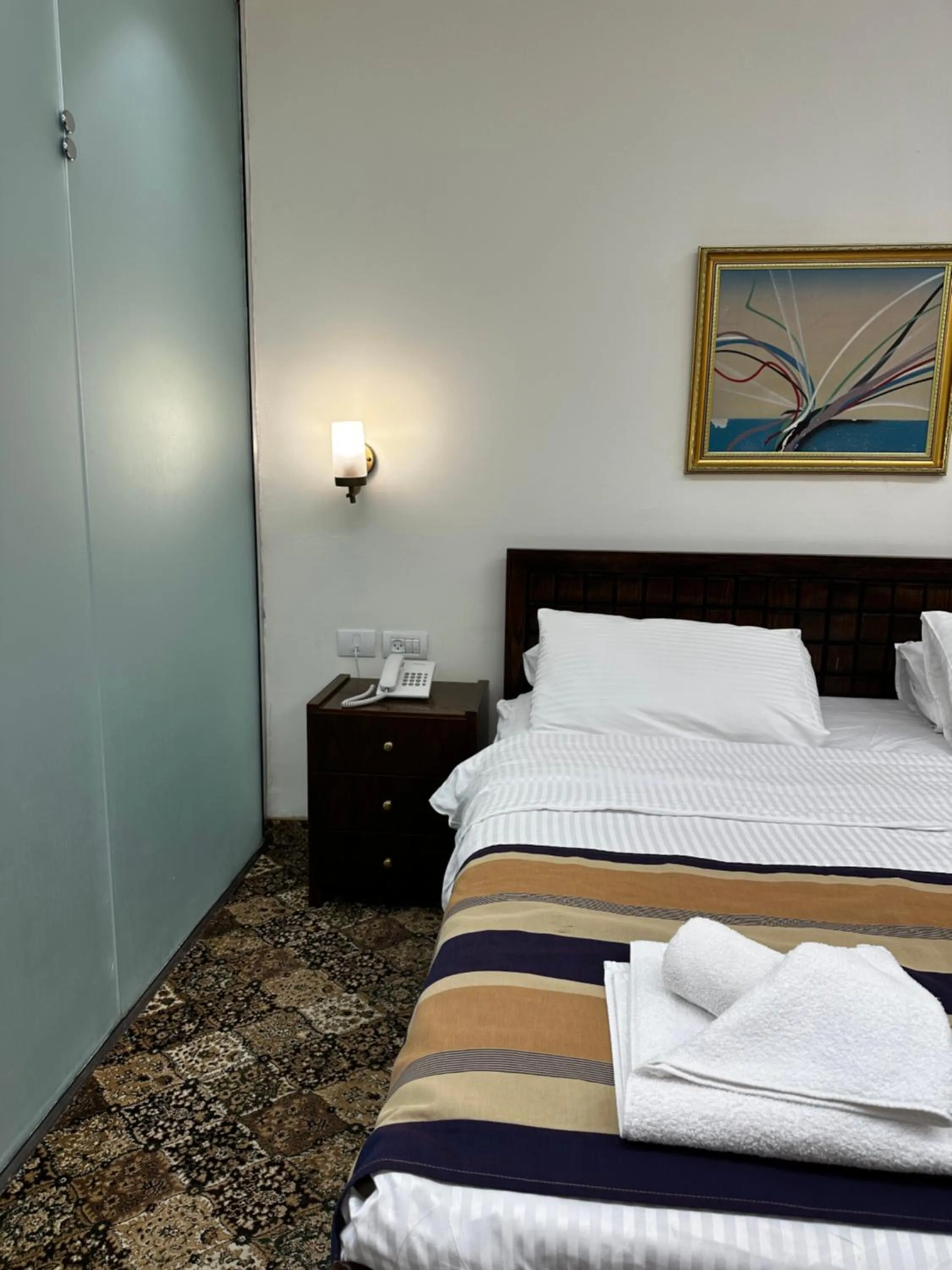 Bed in Shepherd Hotel