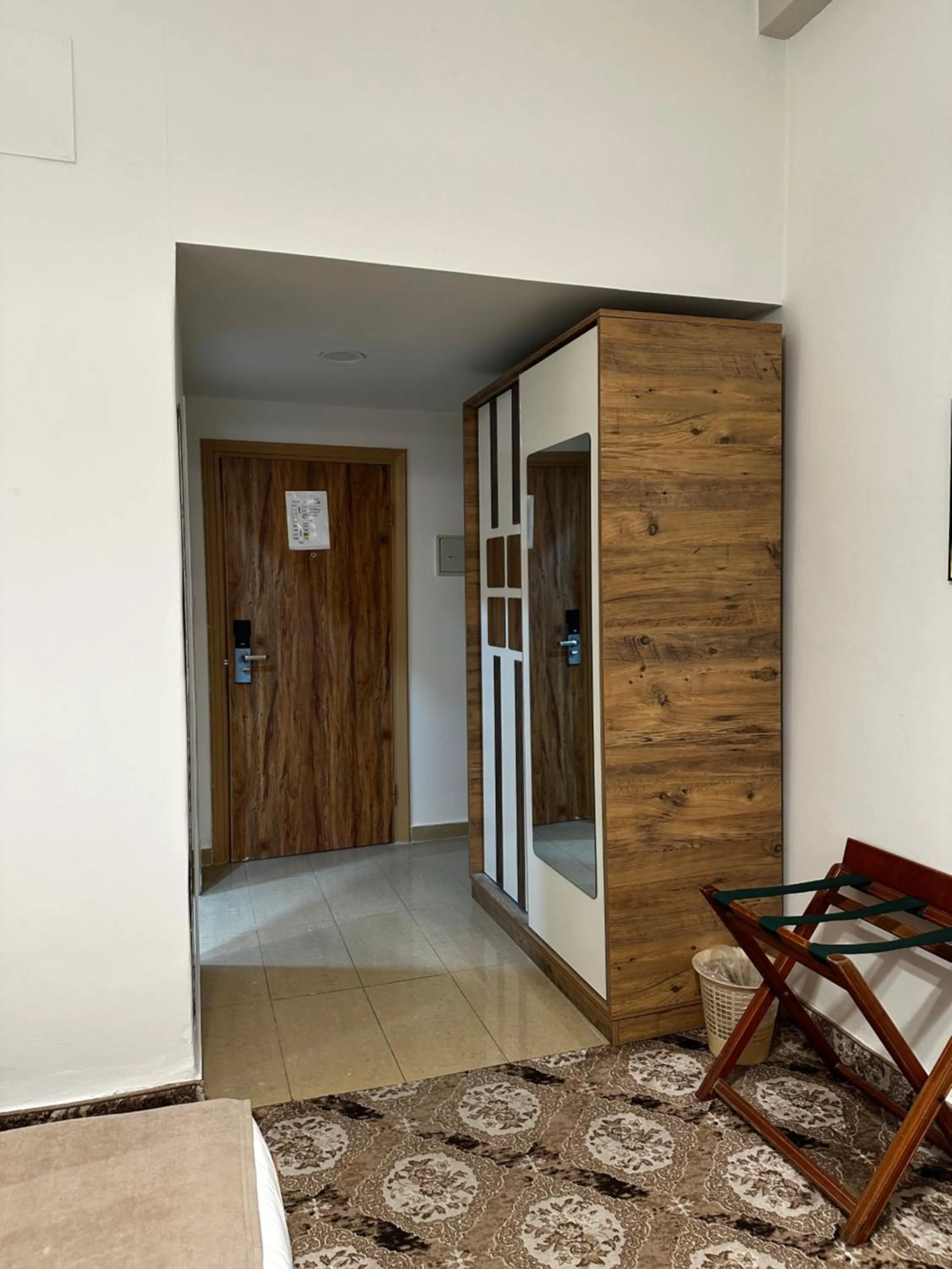 wardrobe in Shepherd Hotel