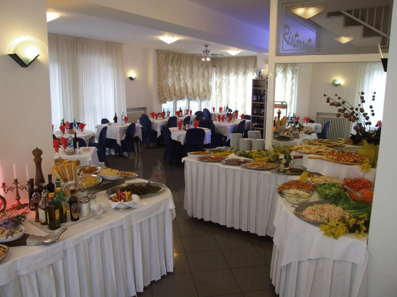 Restaurant/places to eat in Hotel Mediterraneo