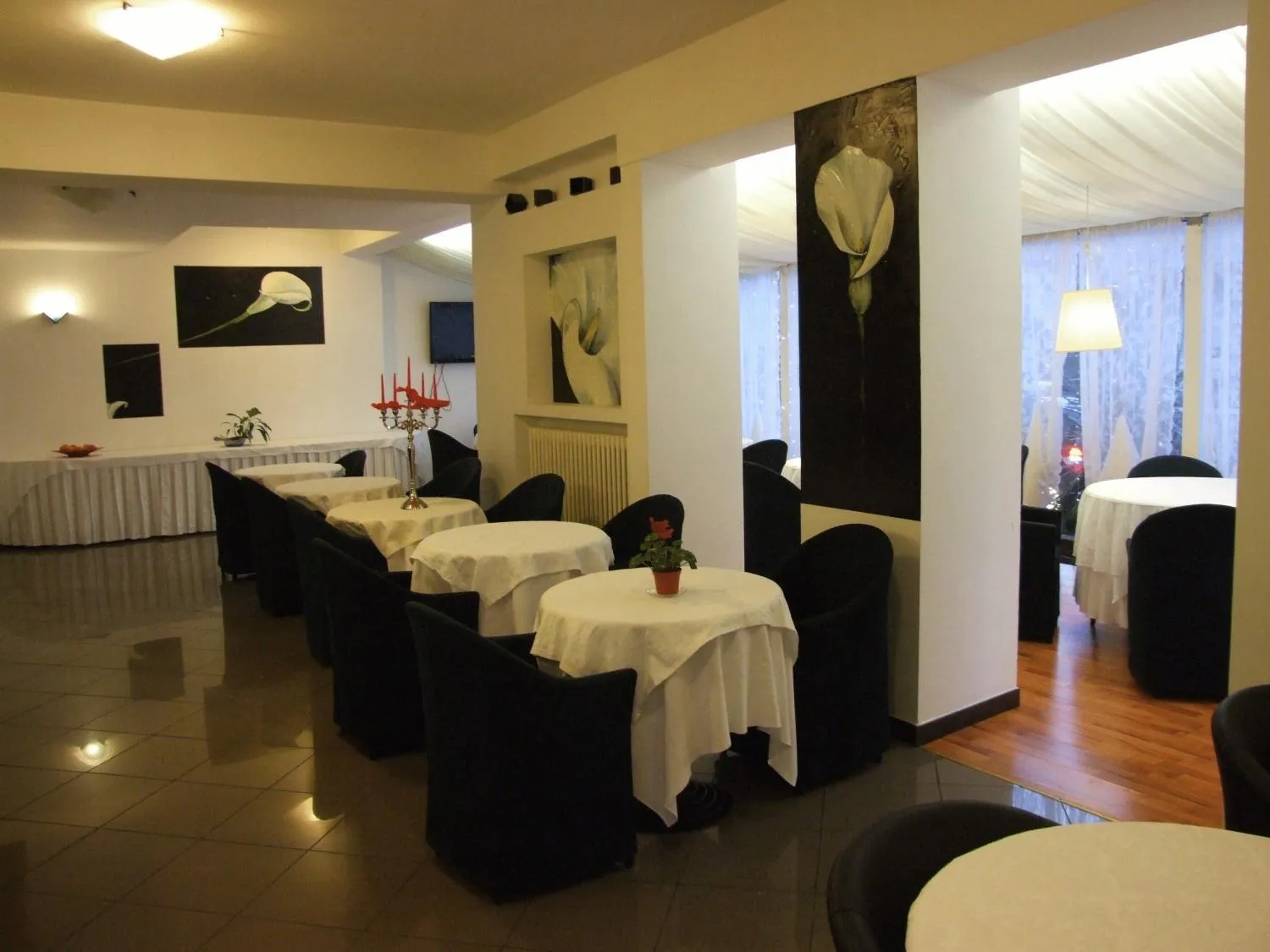 Restaurant/places to eat in Hotel Mediterraneo