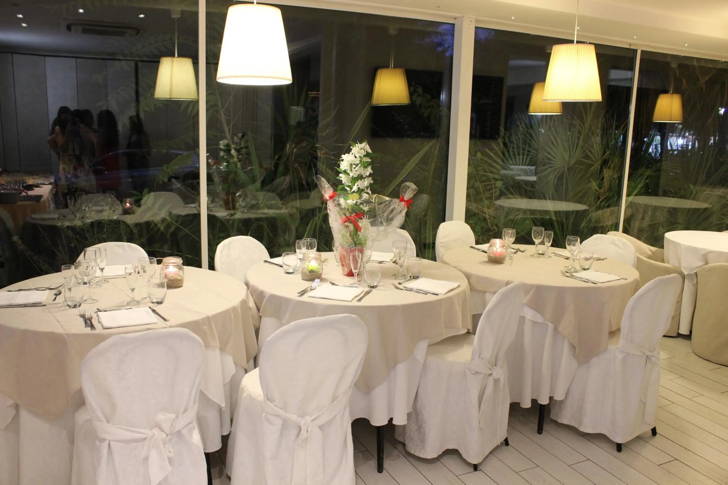 Restaurant/places to eat in Hotel Mediterraneo