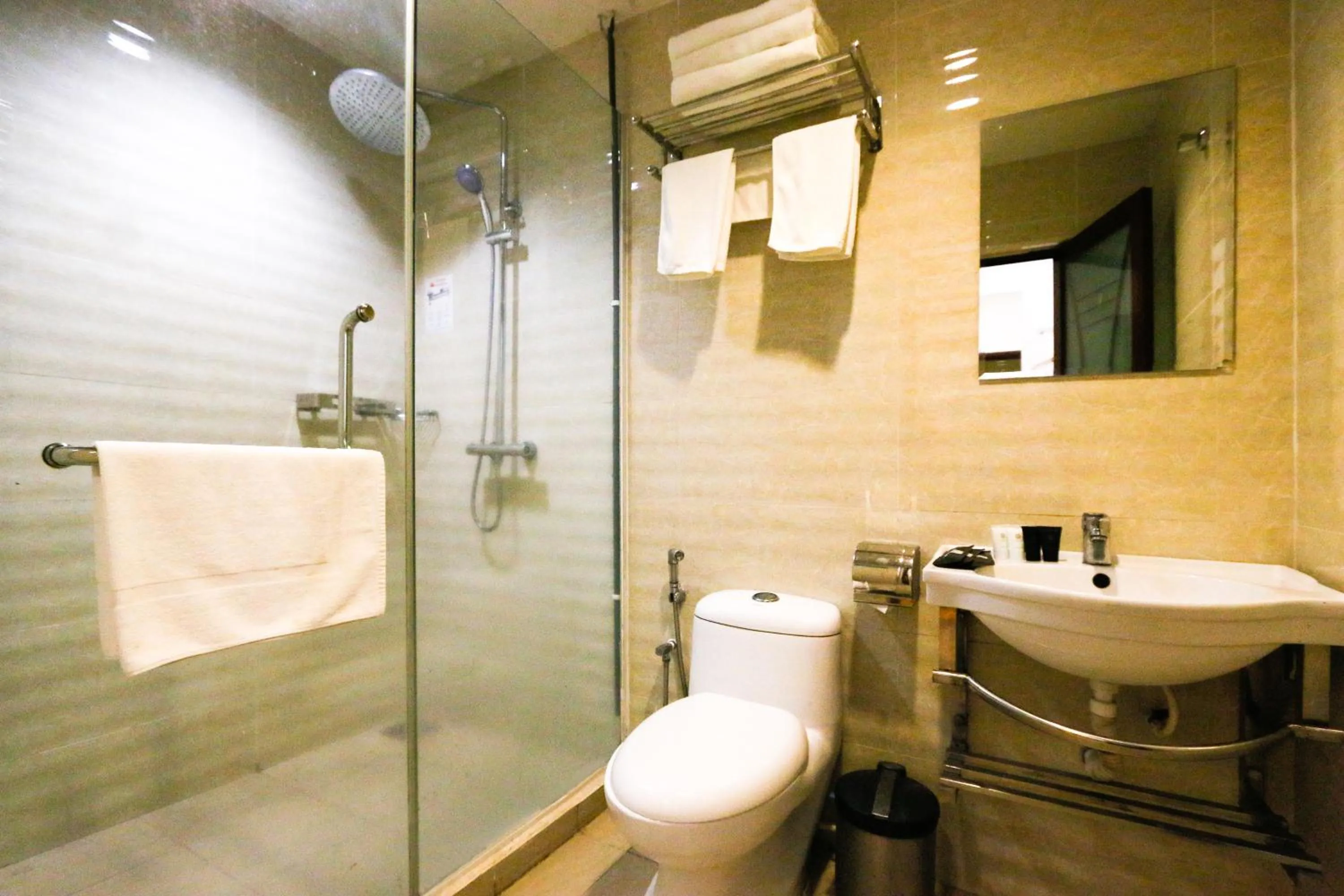 Shower in Golden Roof Hotel Ampang Ipoh