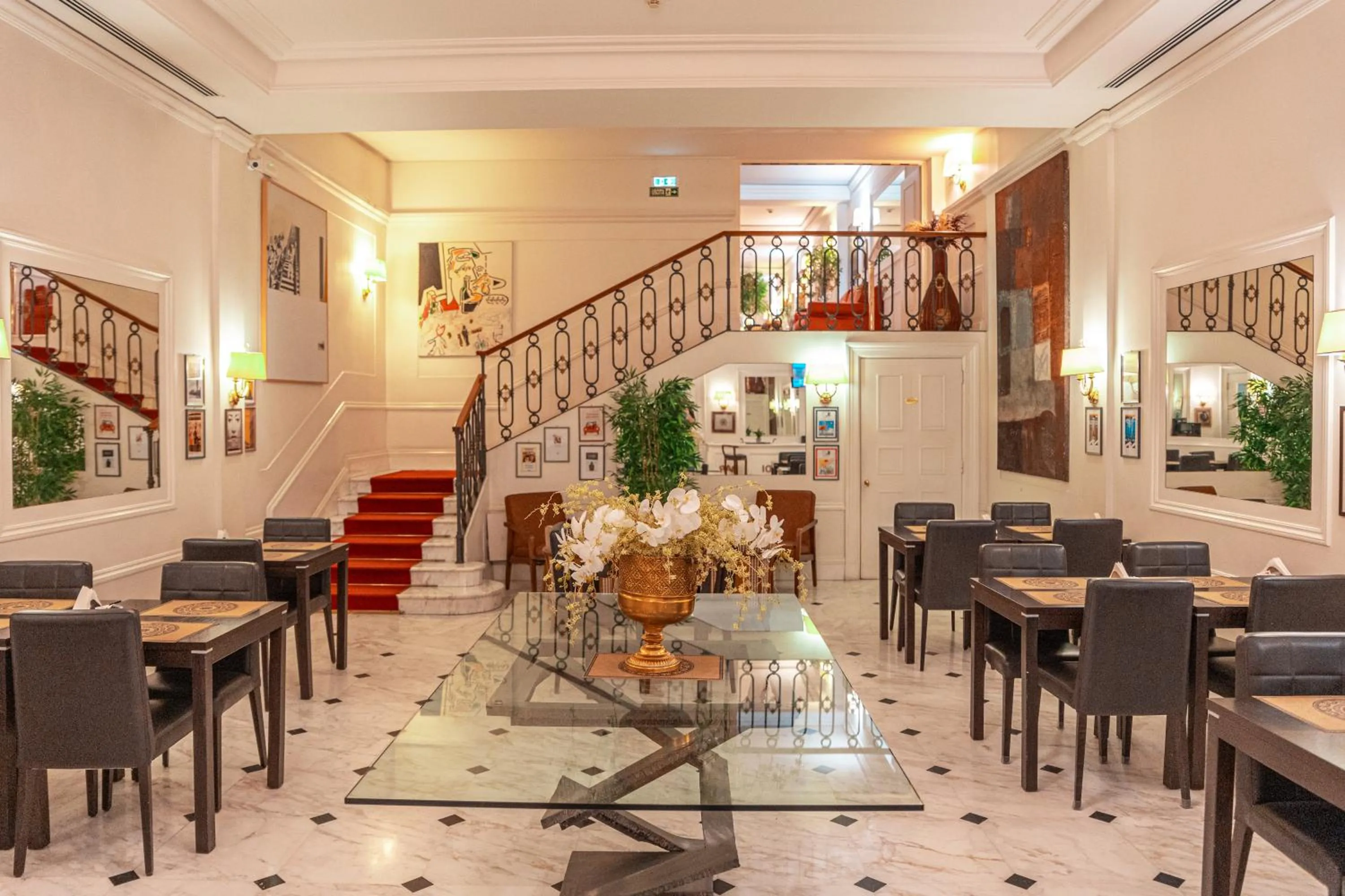 Restaurant/places to eat in Hotel Modigliani