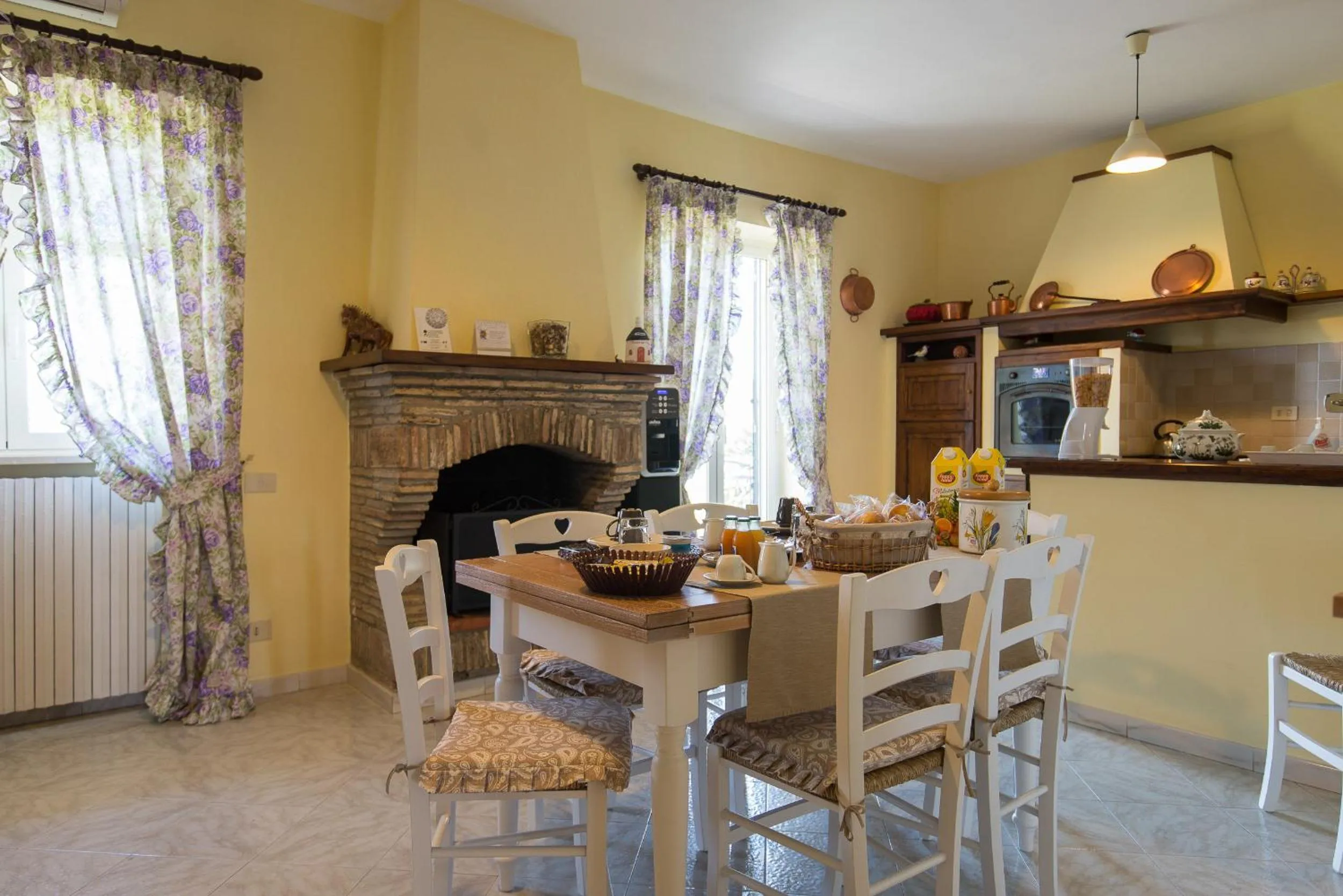 Communal lounge/ TV room in Bed and Breakfast Nonna Loreta