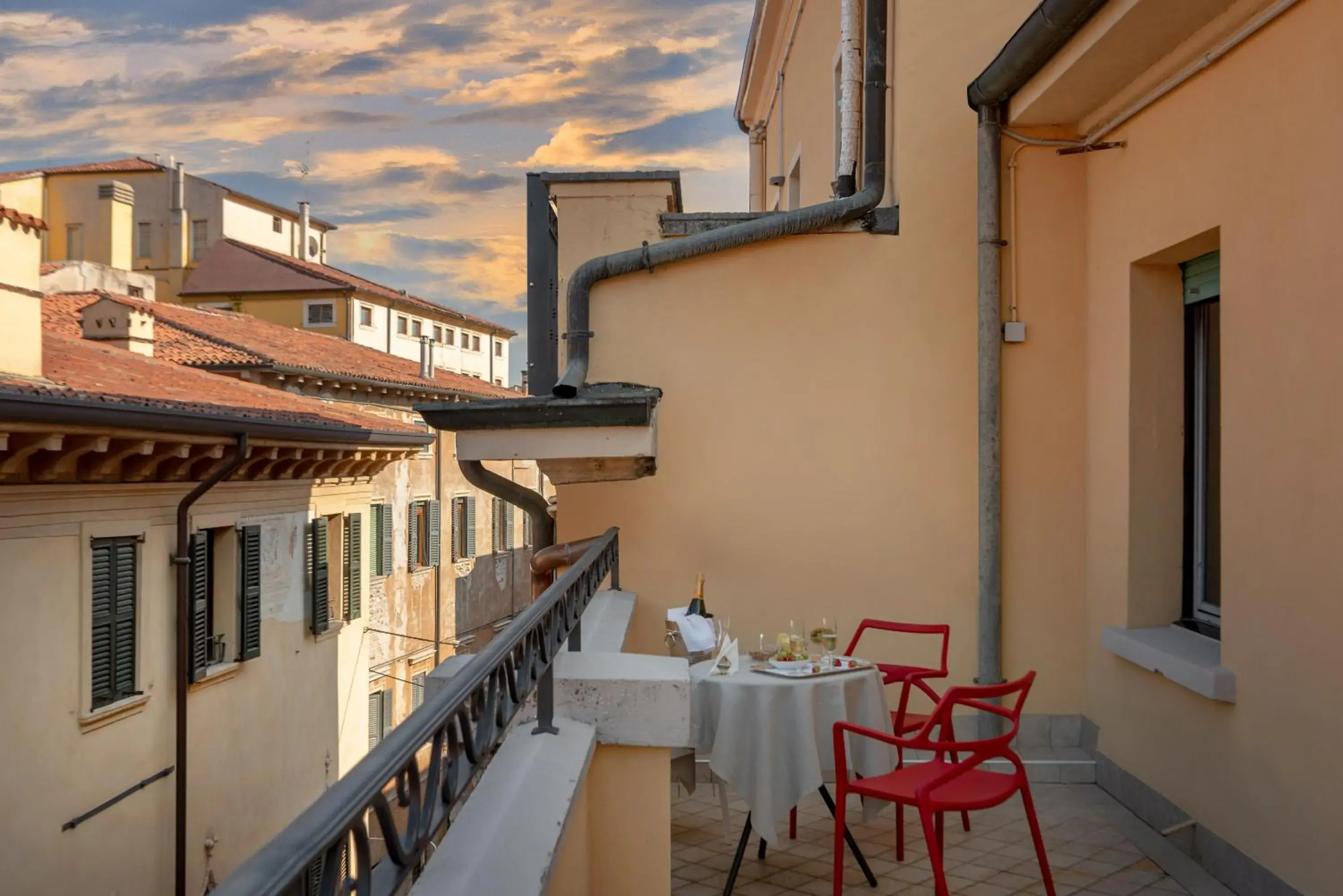 Double Room with Balcony in Hotel Colomba d'Oro Double Room with Balcony in Hotel Colomba d'Oro