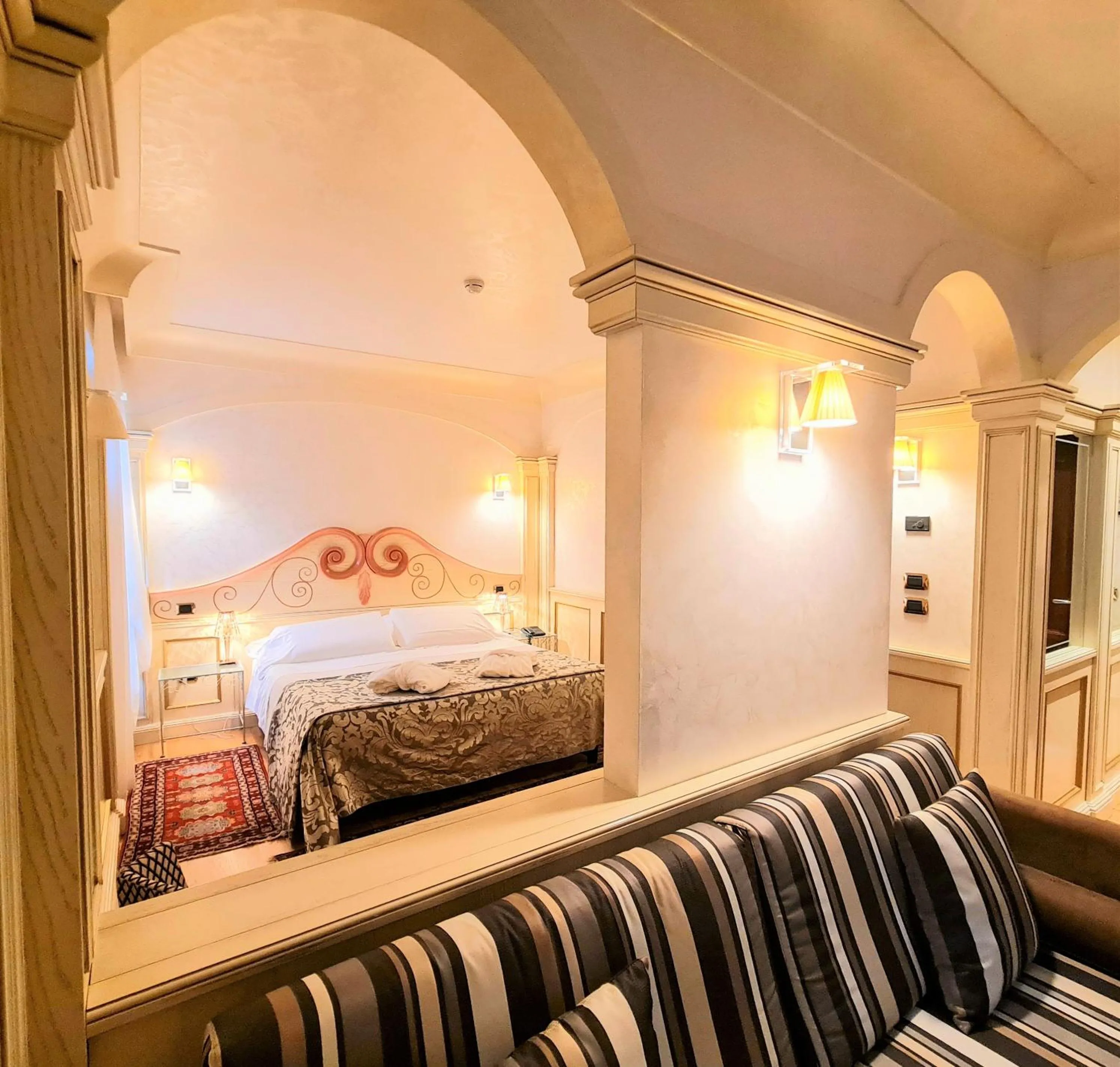 Bedroom, Bed in Hotel Colomba d'Oro