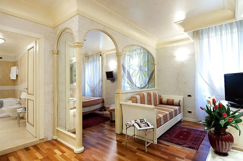 TV and multimedia, Bed in Hotel Colomba d'Oro