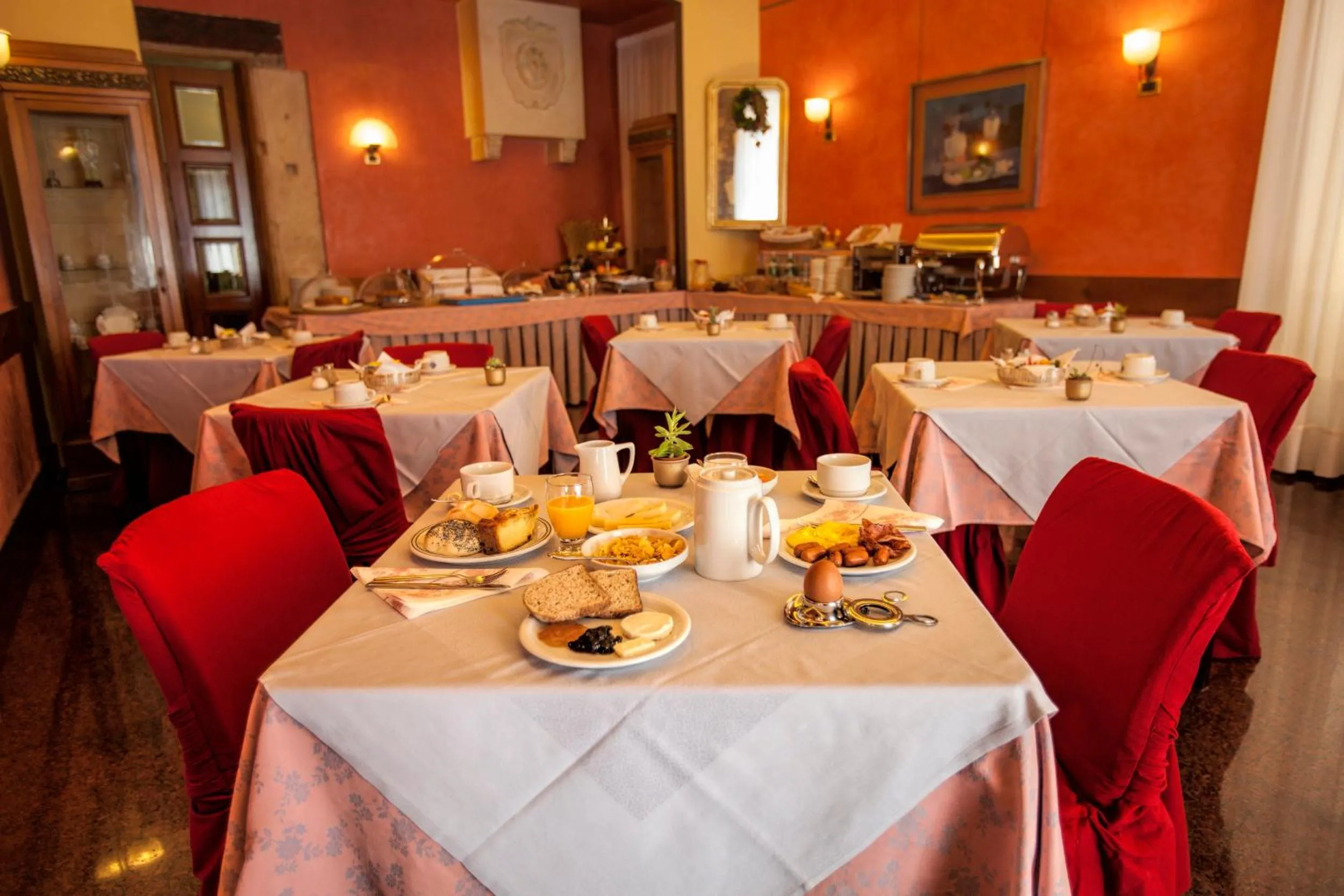 Restaurant/places to eat in Hotel Colomba d'Oro