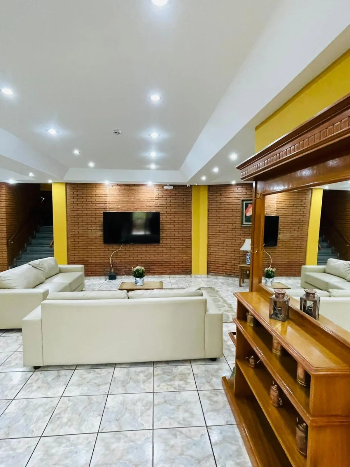 TV and multimedia in Hotel Garnier