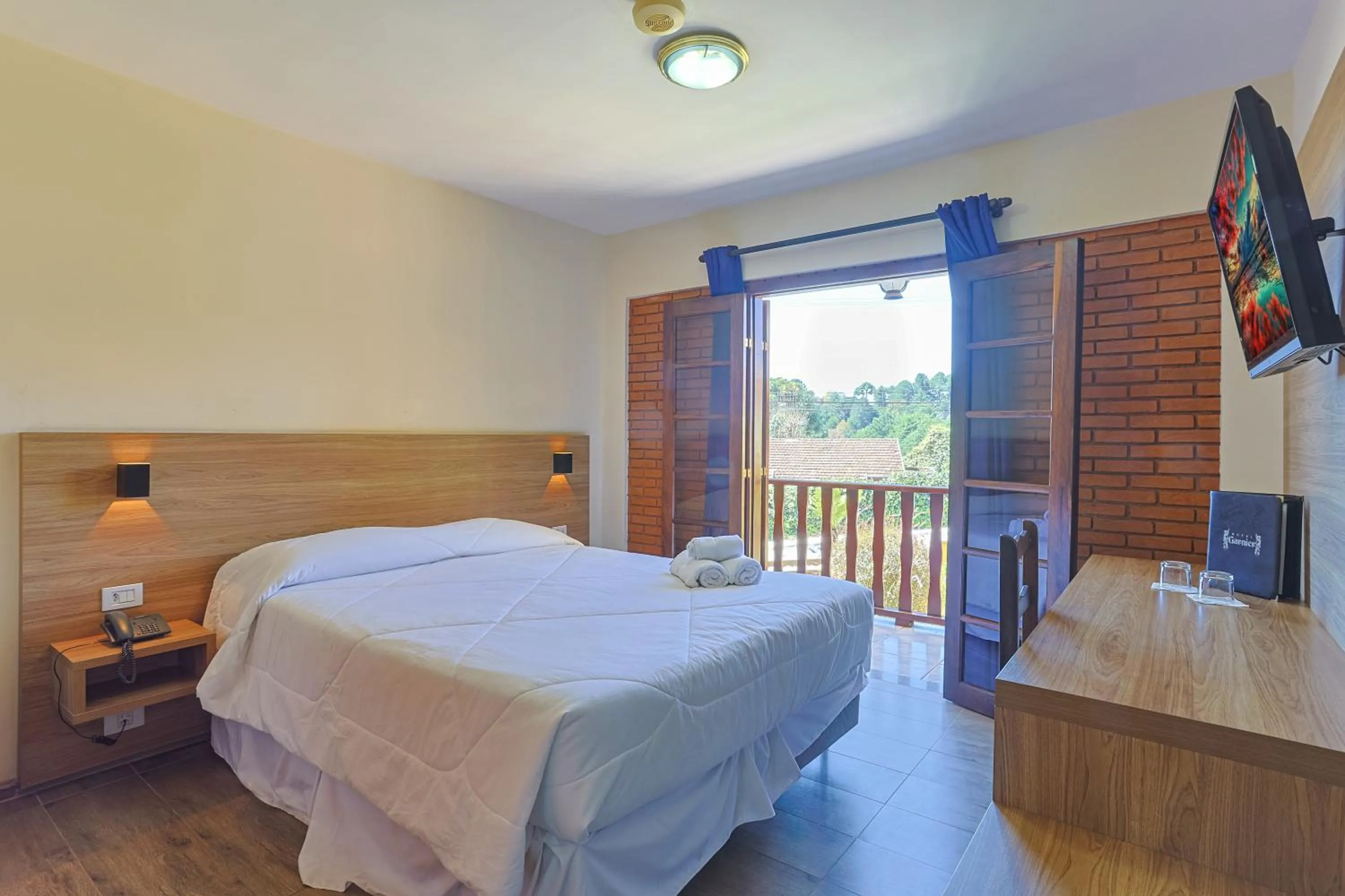 Deluxe Double Room with Balcony in Hotel Garnier