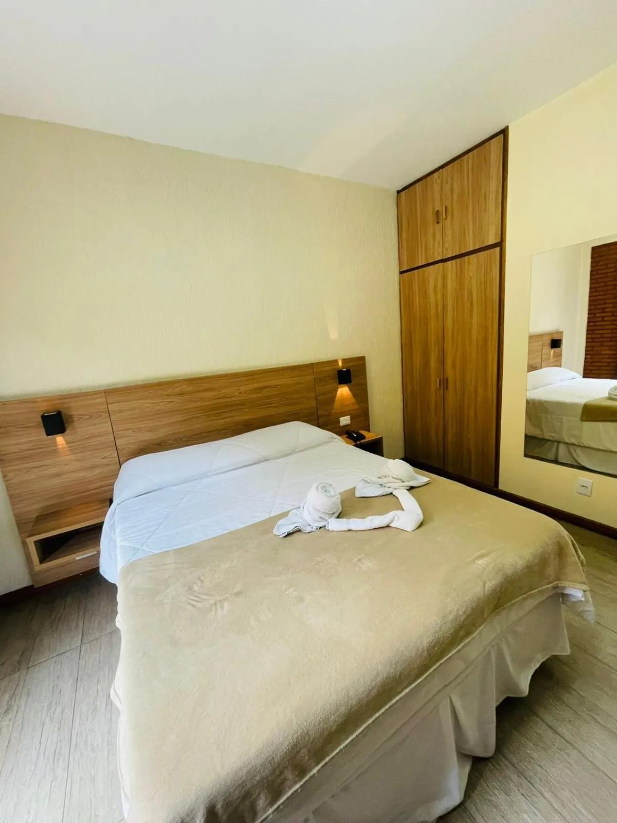 Bedroom, Bed in Hotel Garnier