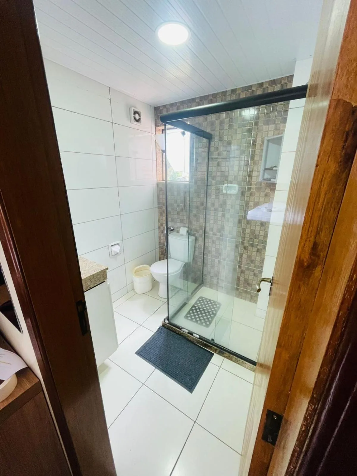 Shower in Hotel Garnier