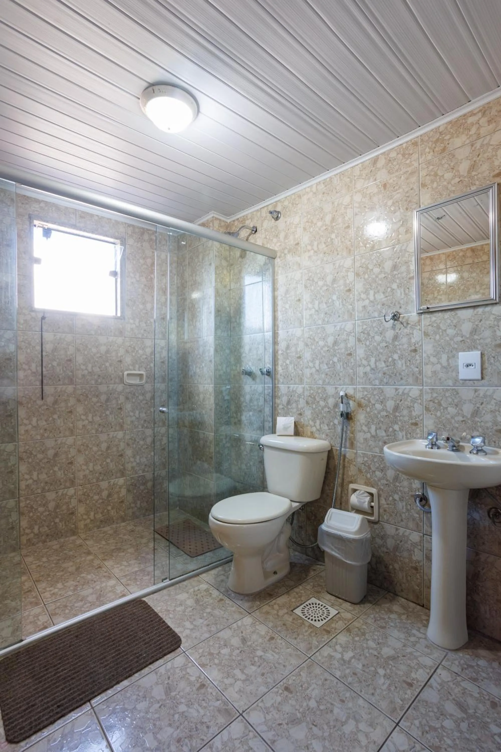 Toilet in Hotel Garnier