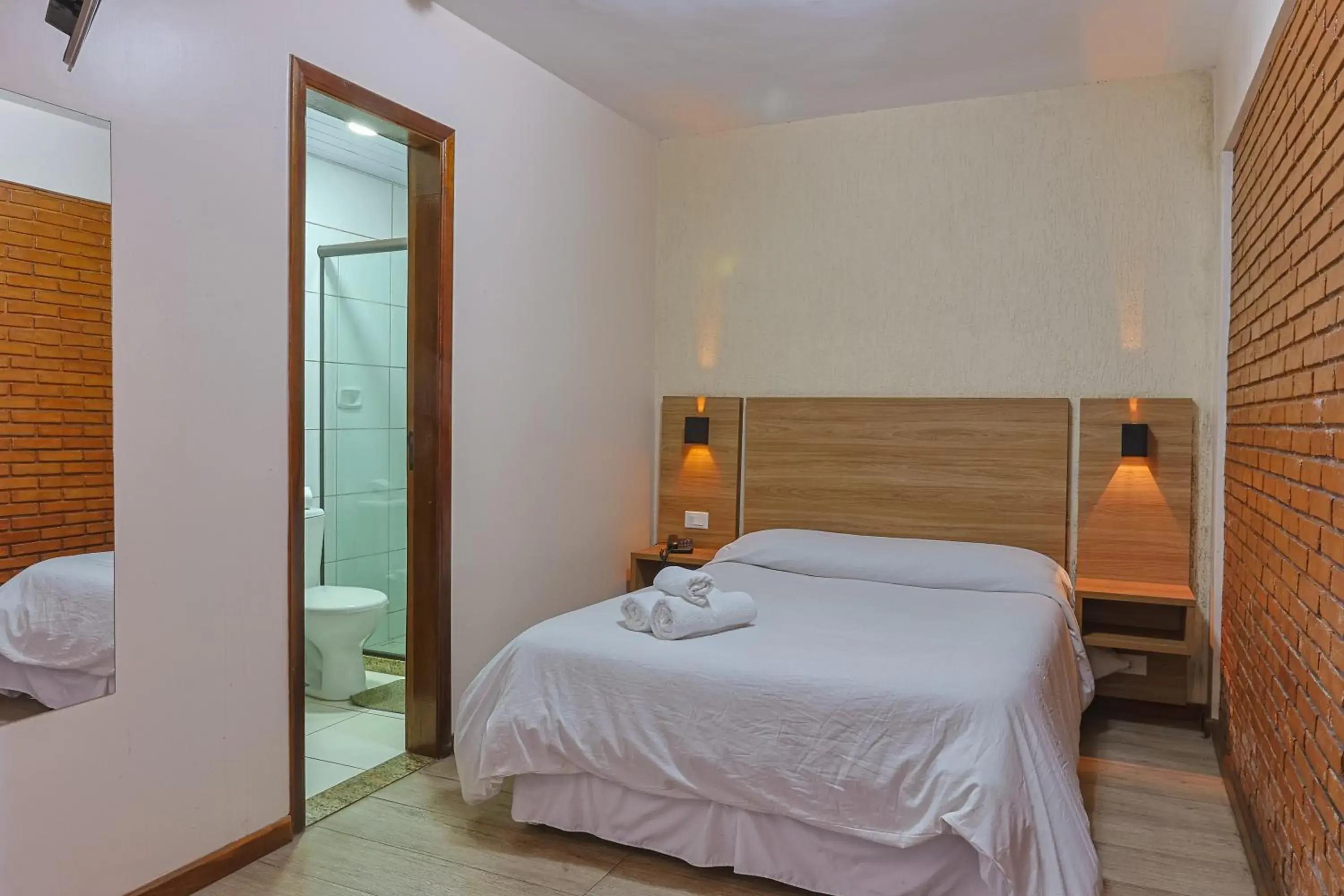 Standard Double Room in Hotel Garnier Standard Double Room in Hotel Garnier